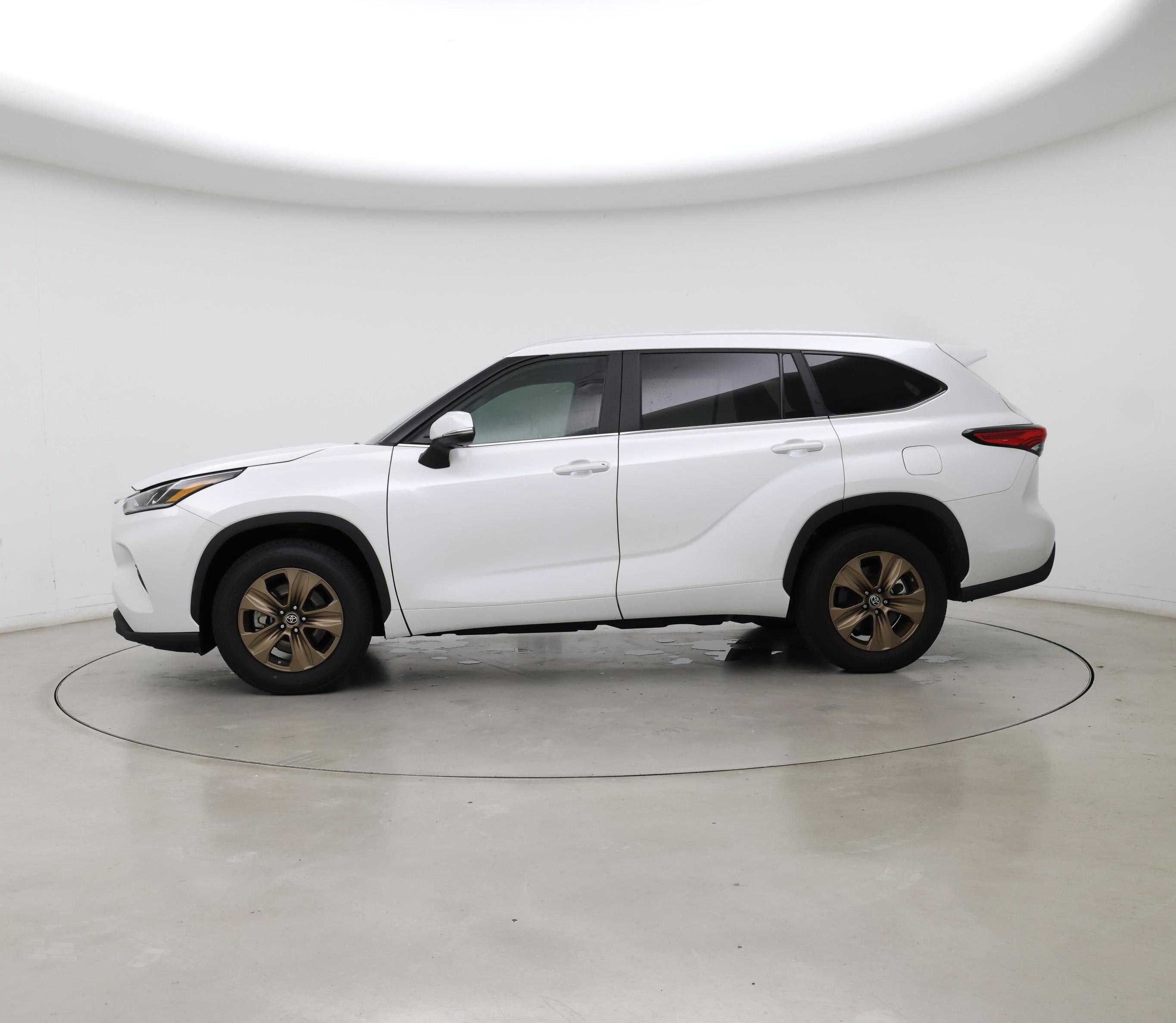 Thumbnail: 2023 Toyota Highlander - 3
