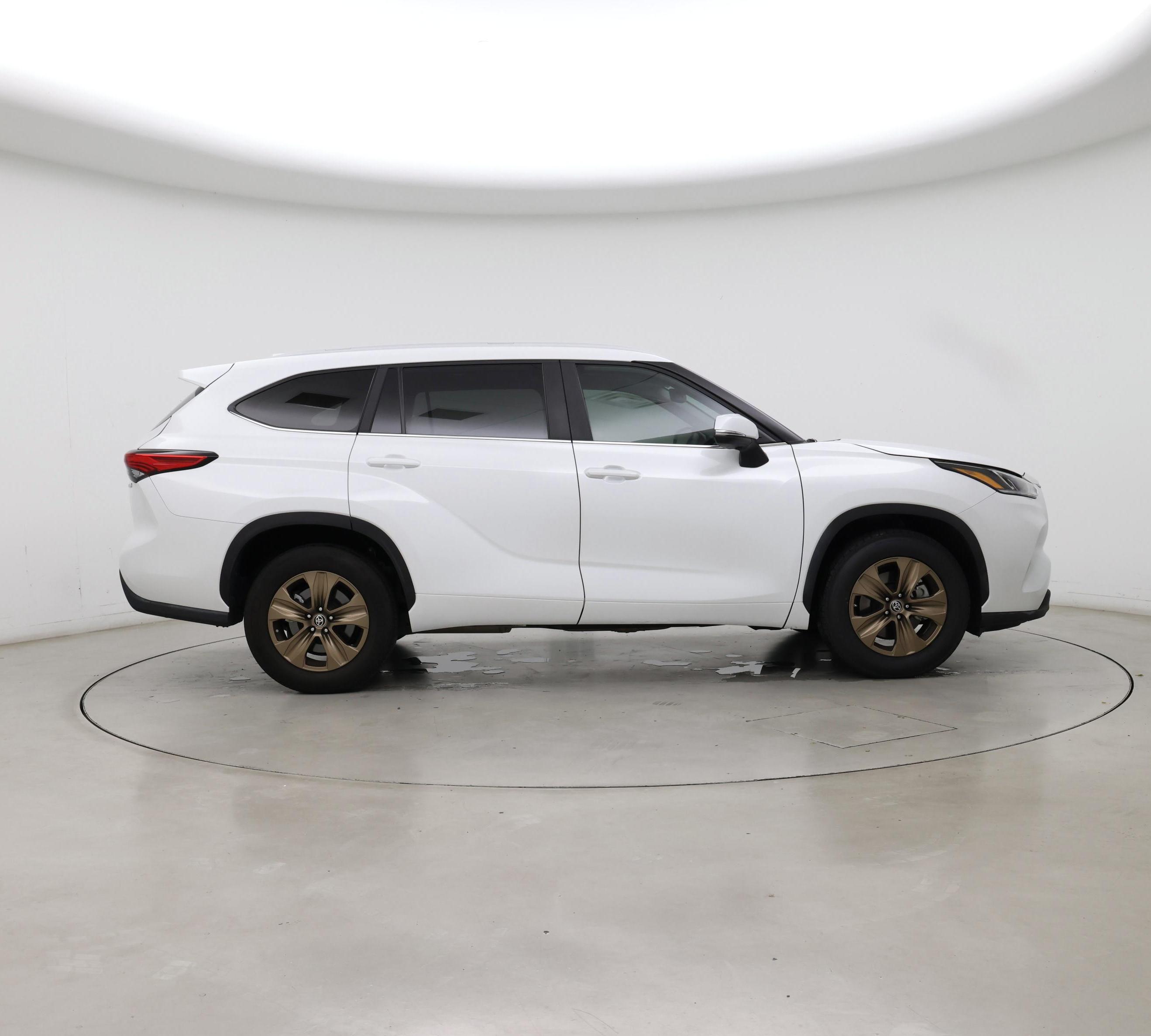 Thumbnail: 2023 Toyota Highlander - 7