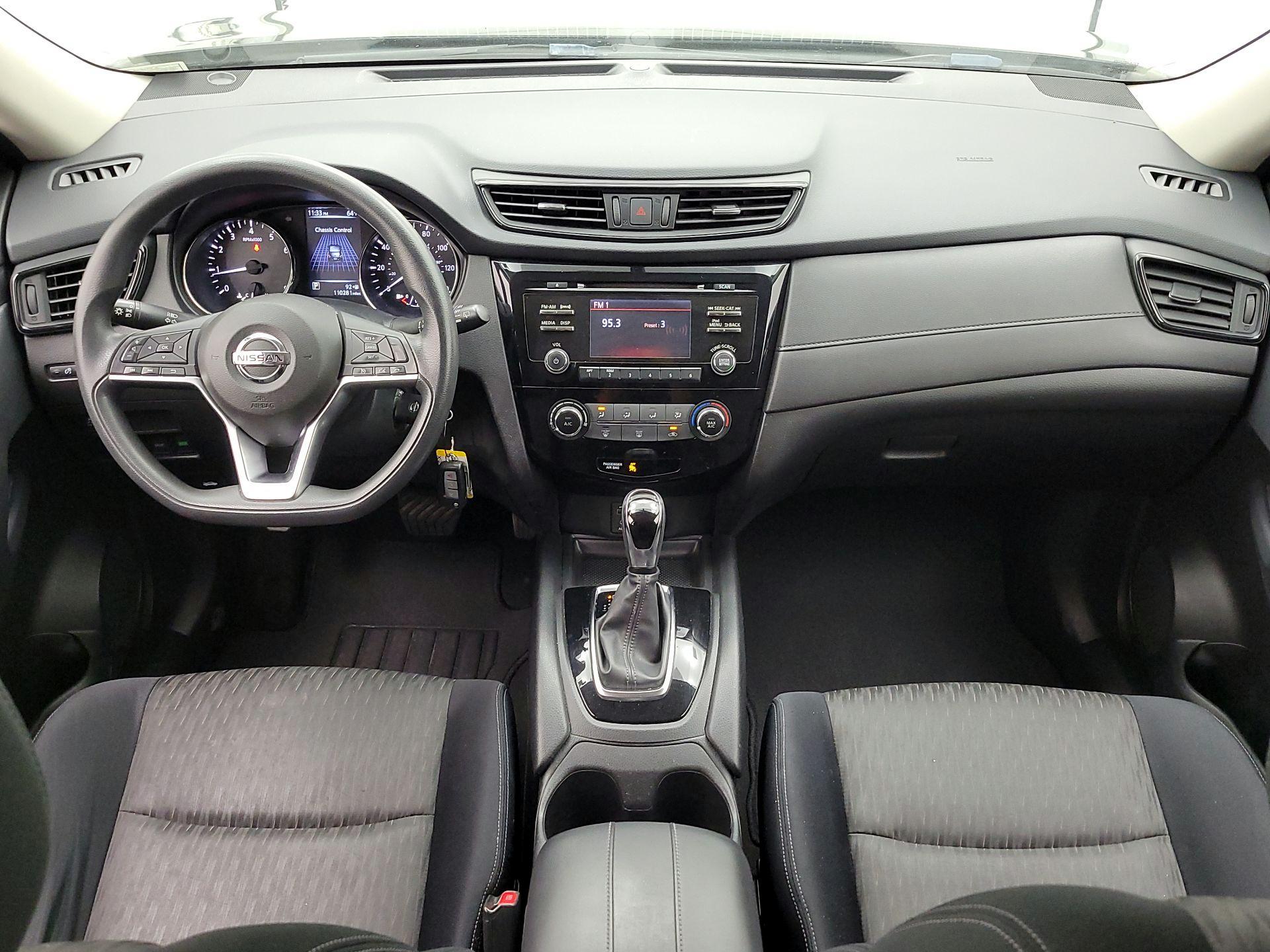Thumbnail: 2017 Nissan Rogue - 9