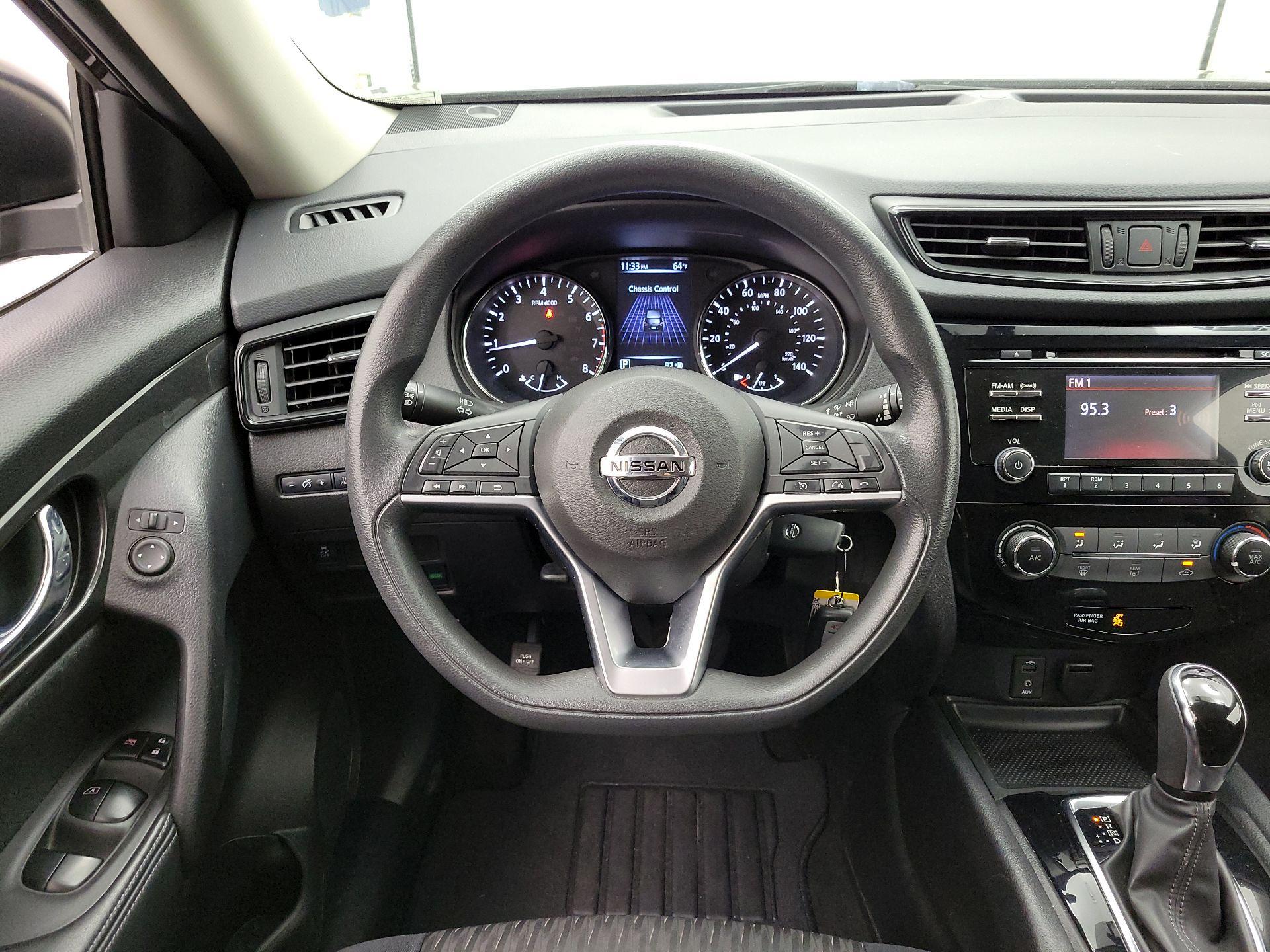 Thumbnail: 2017 Nissan Rogue - 10