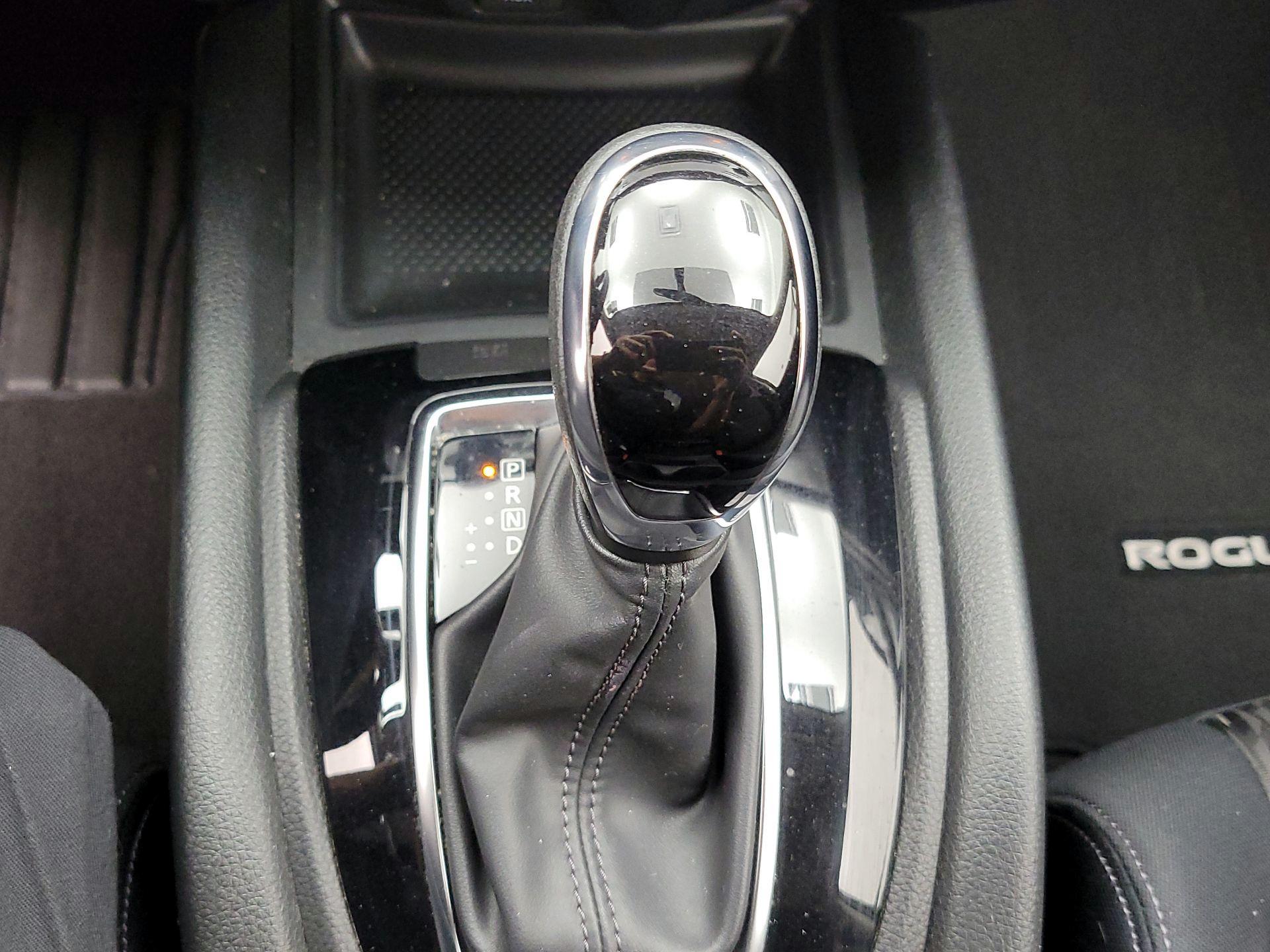 Thumbnail: 2017 Nissan Rogue - 17