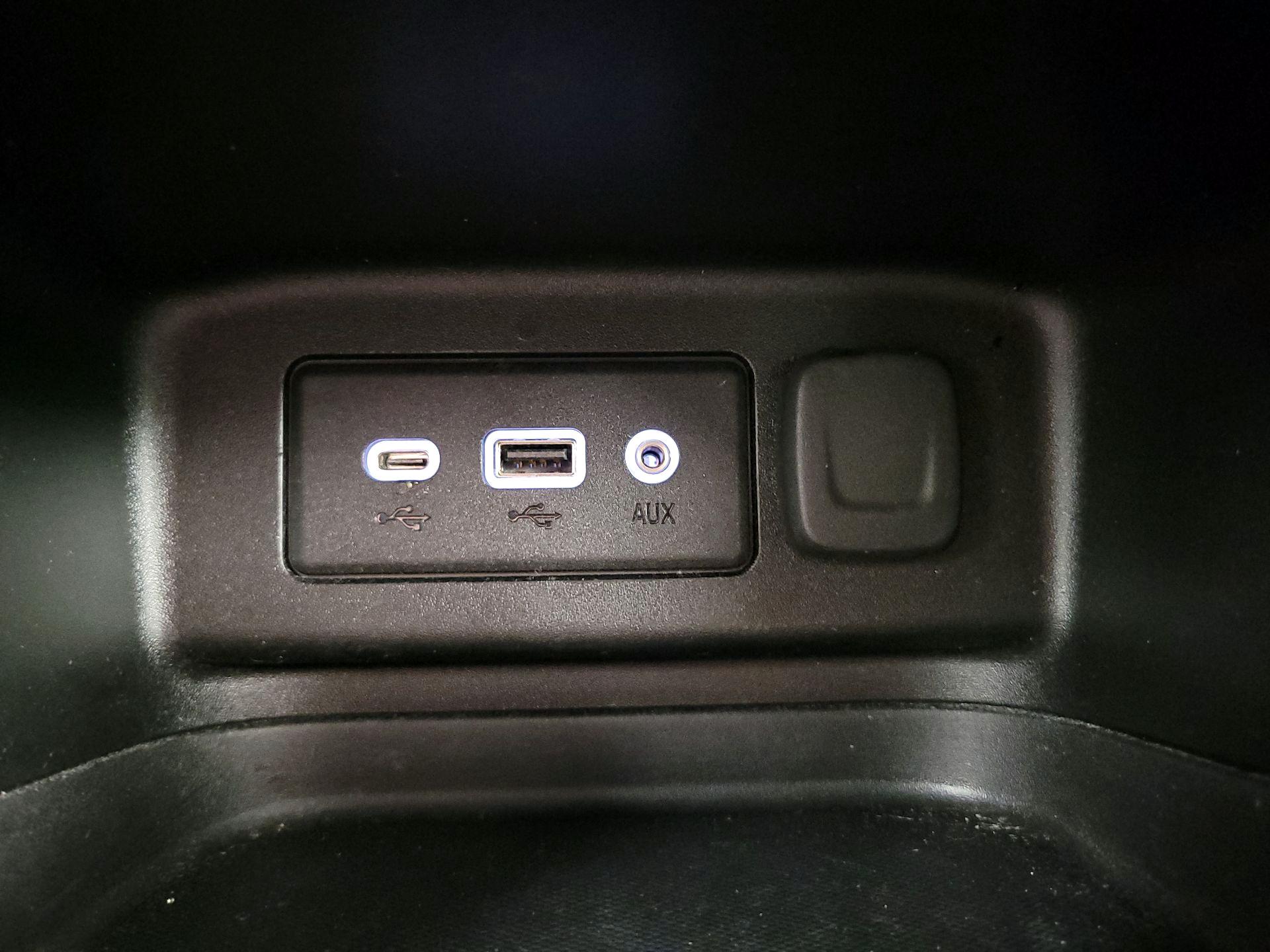 Thumbnail: 2020 Chevrolet Equinox - 18