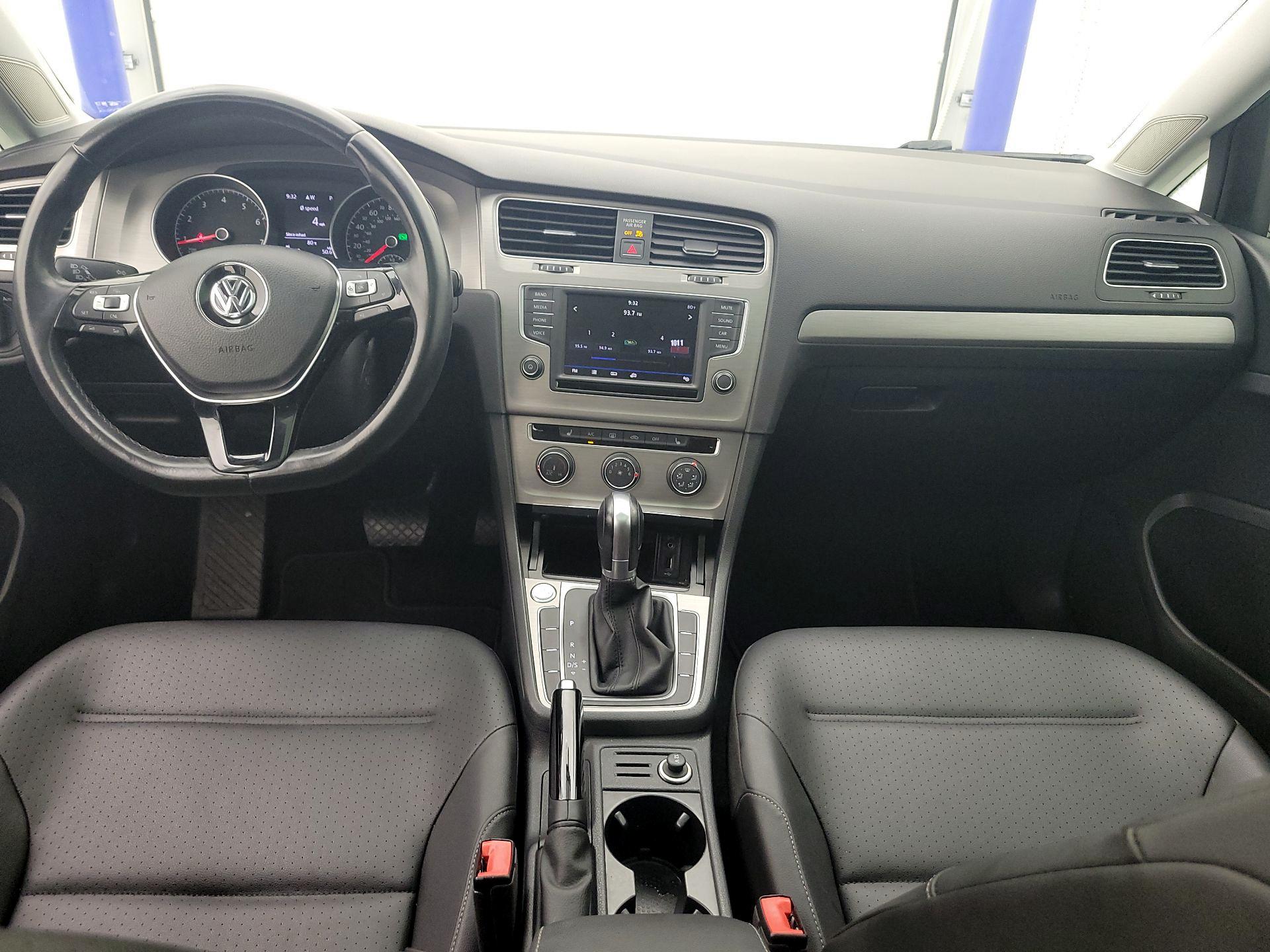 Thumbnail: 2017 Volkswagen Golf - 9