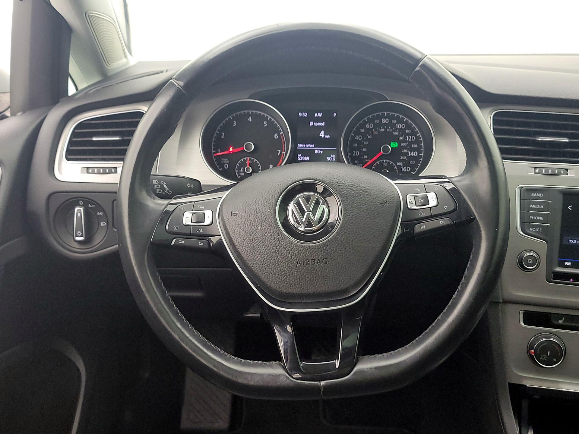Thumbnail: 2017 Volkswagen Golf - 10