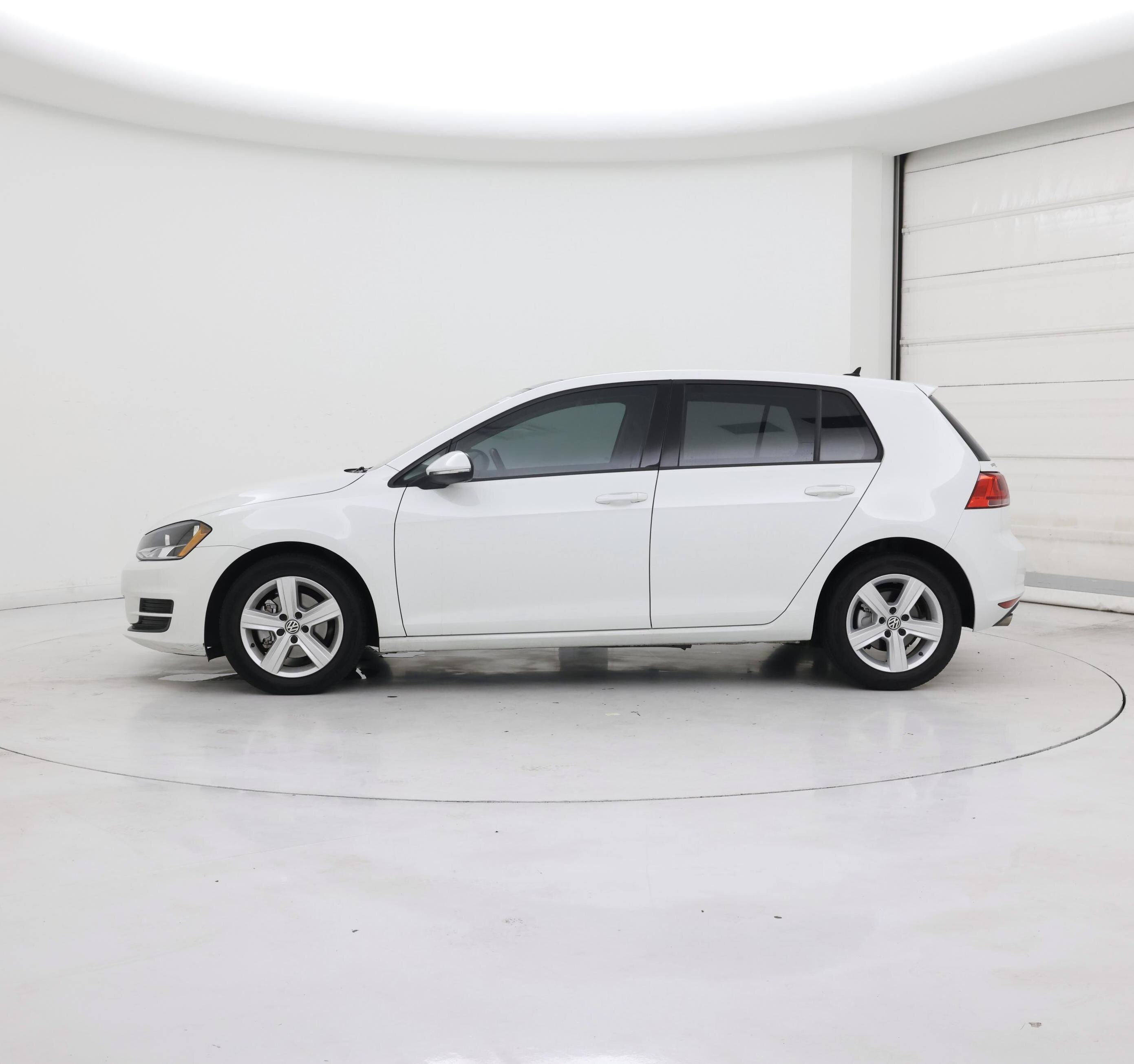 Thumbnail: 2017 Volkswagen Golf - 3