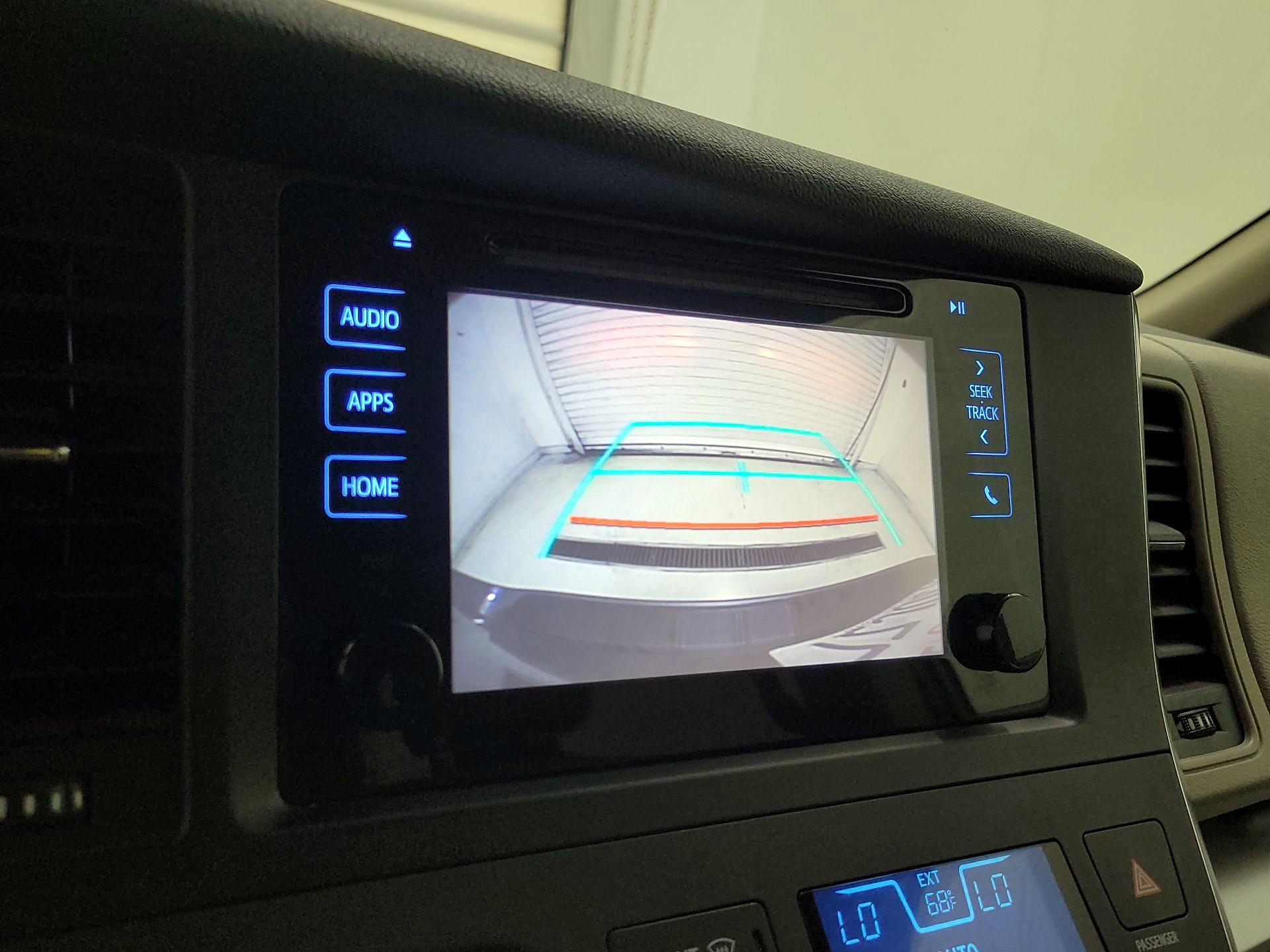 Thumbnail: 2017 Toyota Sienna - 13