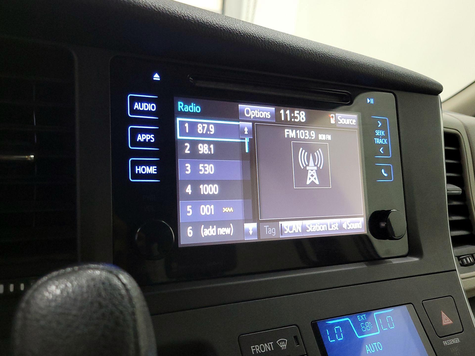 Thumbnail: 2017 Toyota Sienna - 14
