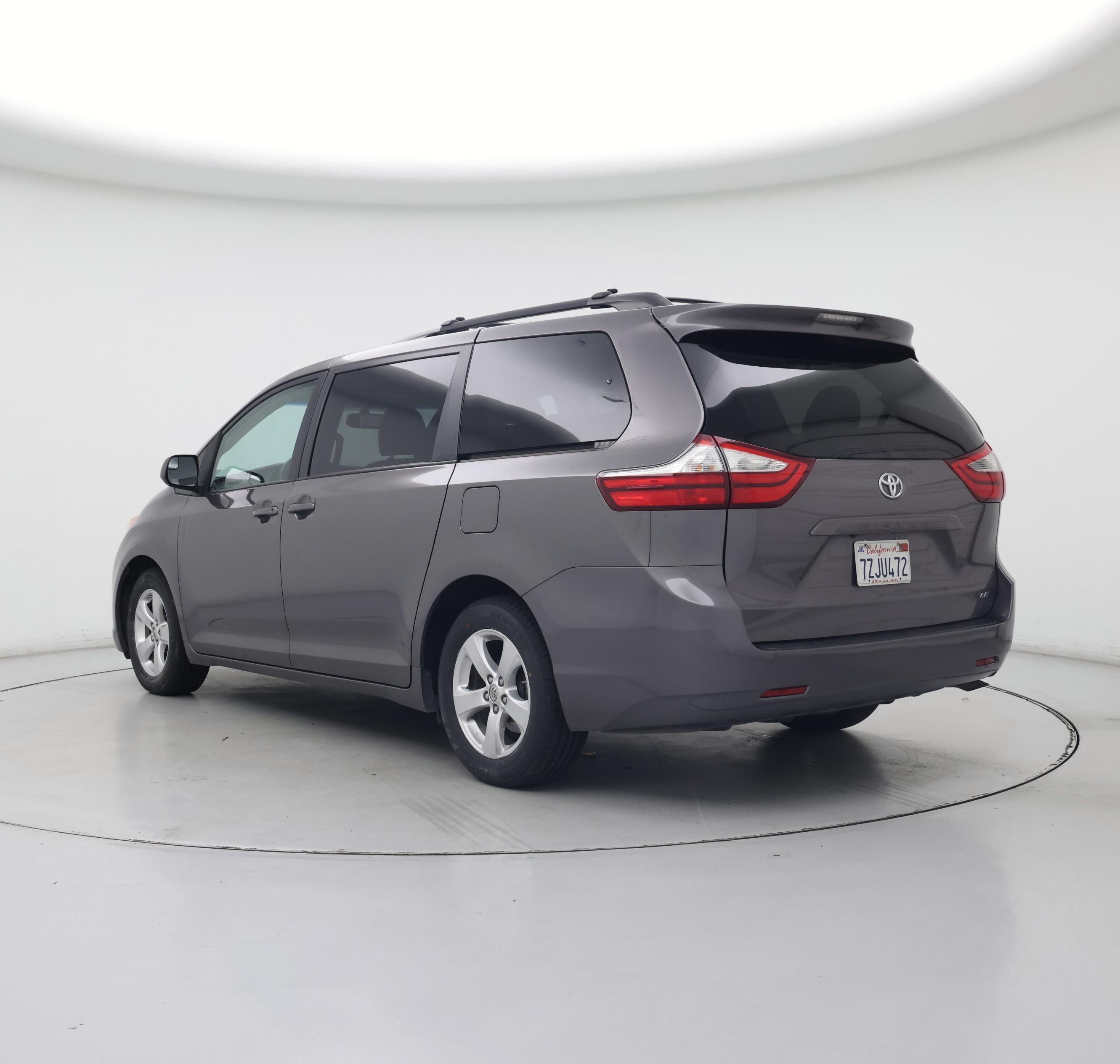 Thumbnail: 2017 Toyota Sienna - 2