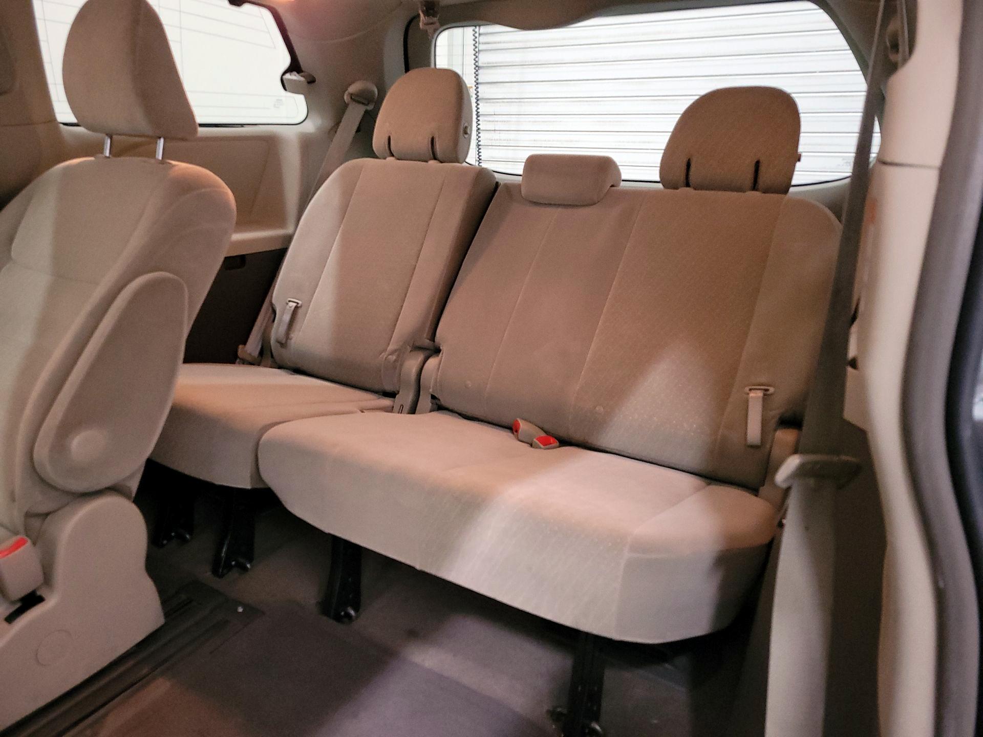 Thumbnail: 2017 Toyota Sienna - 19