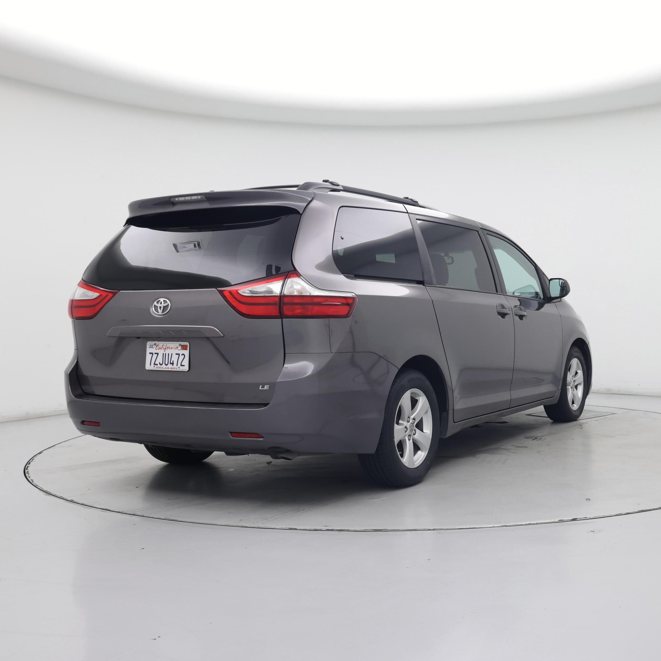 Thumbnail: 2017 Toyota Sienna - 8