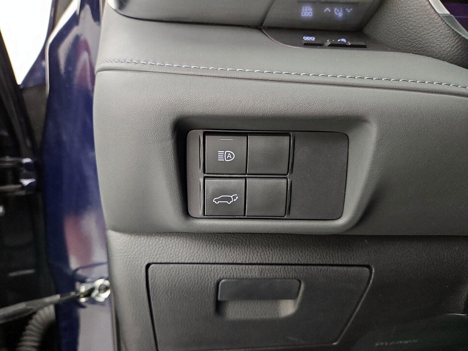 Thumbnail: 2021 Toyota Highlander - 13