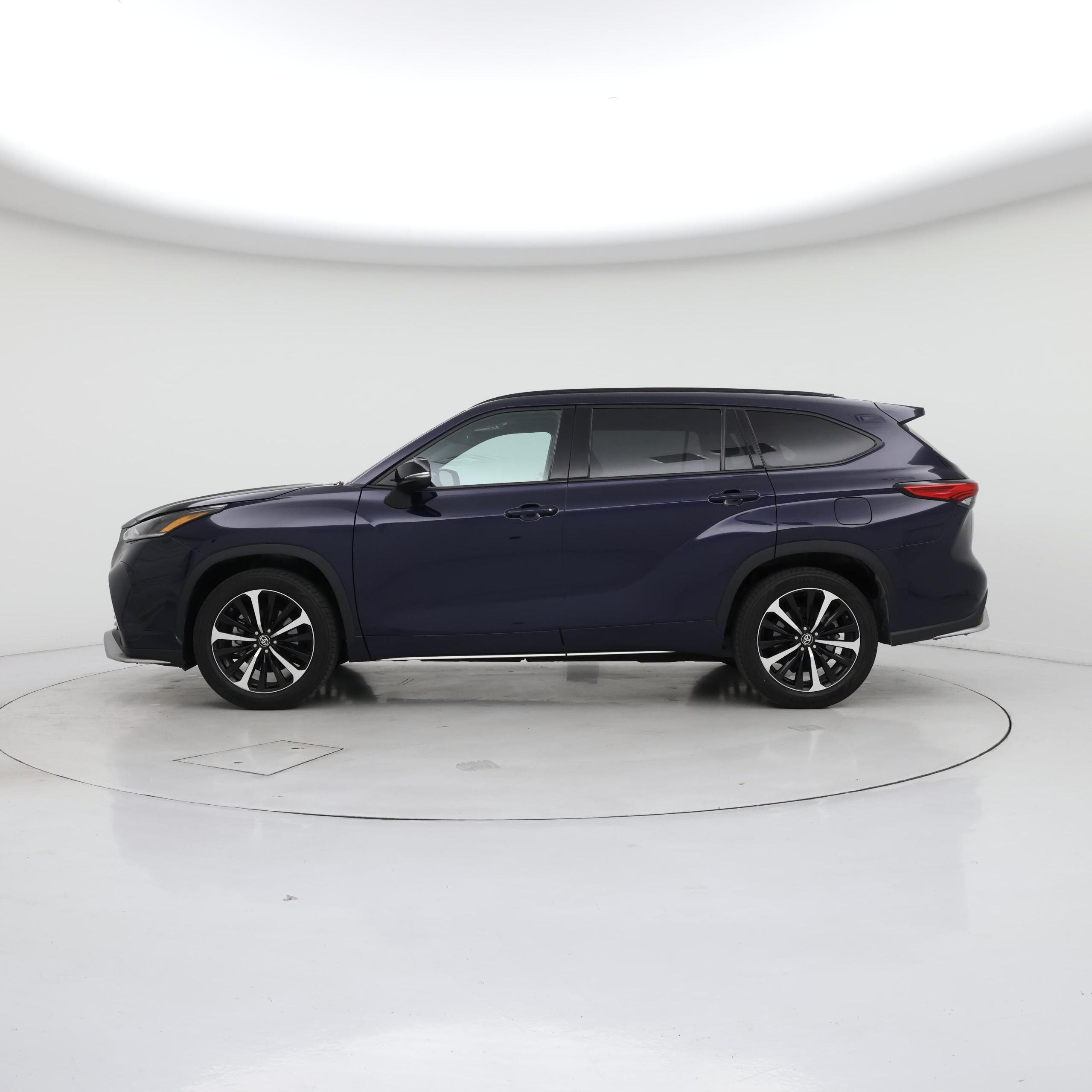 Thumbnail: 2021 Toyota Highlander - 3