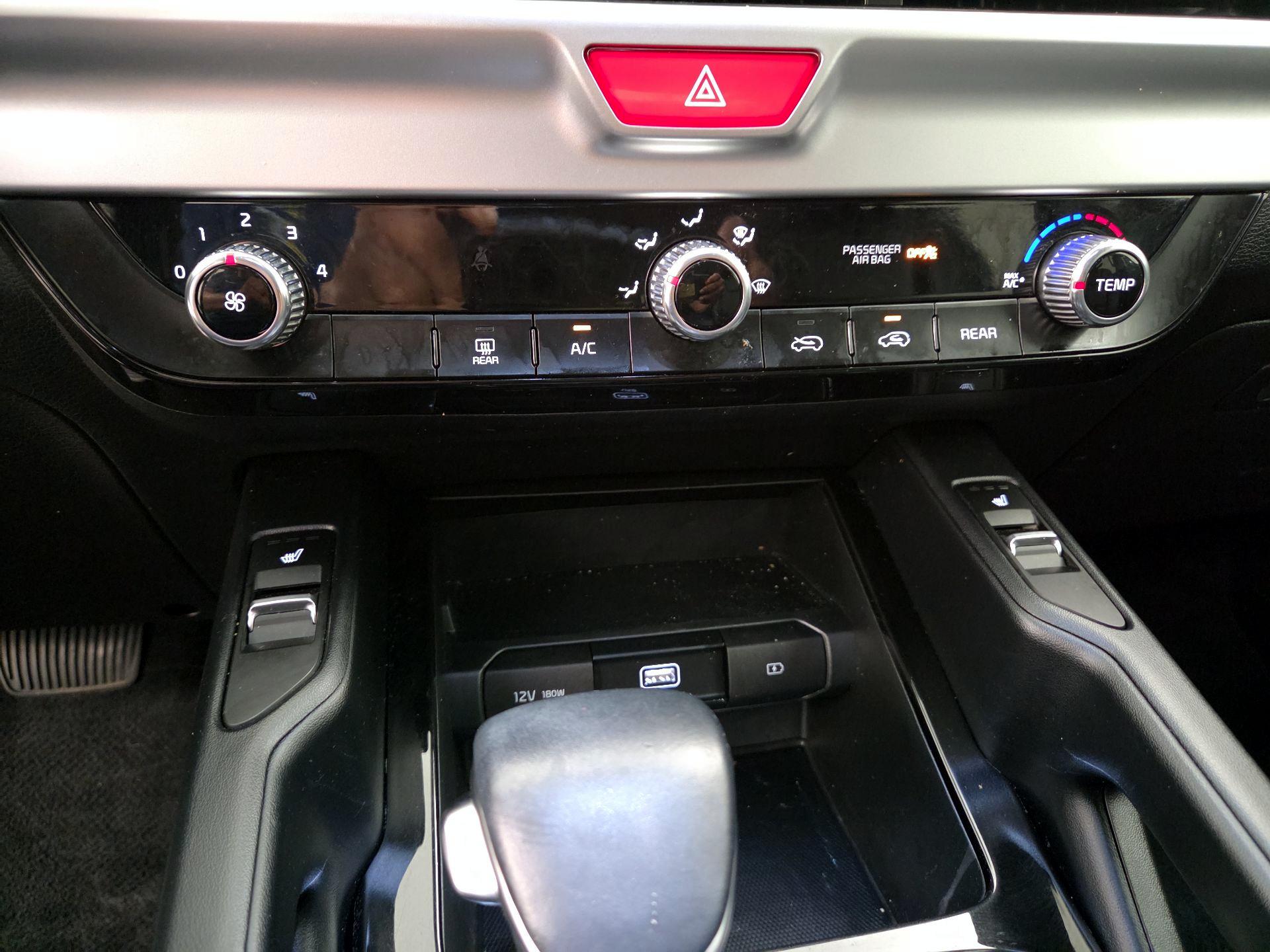 Thumbnail: 2021 Kia Telluride - 16