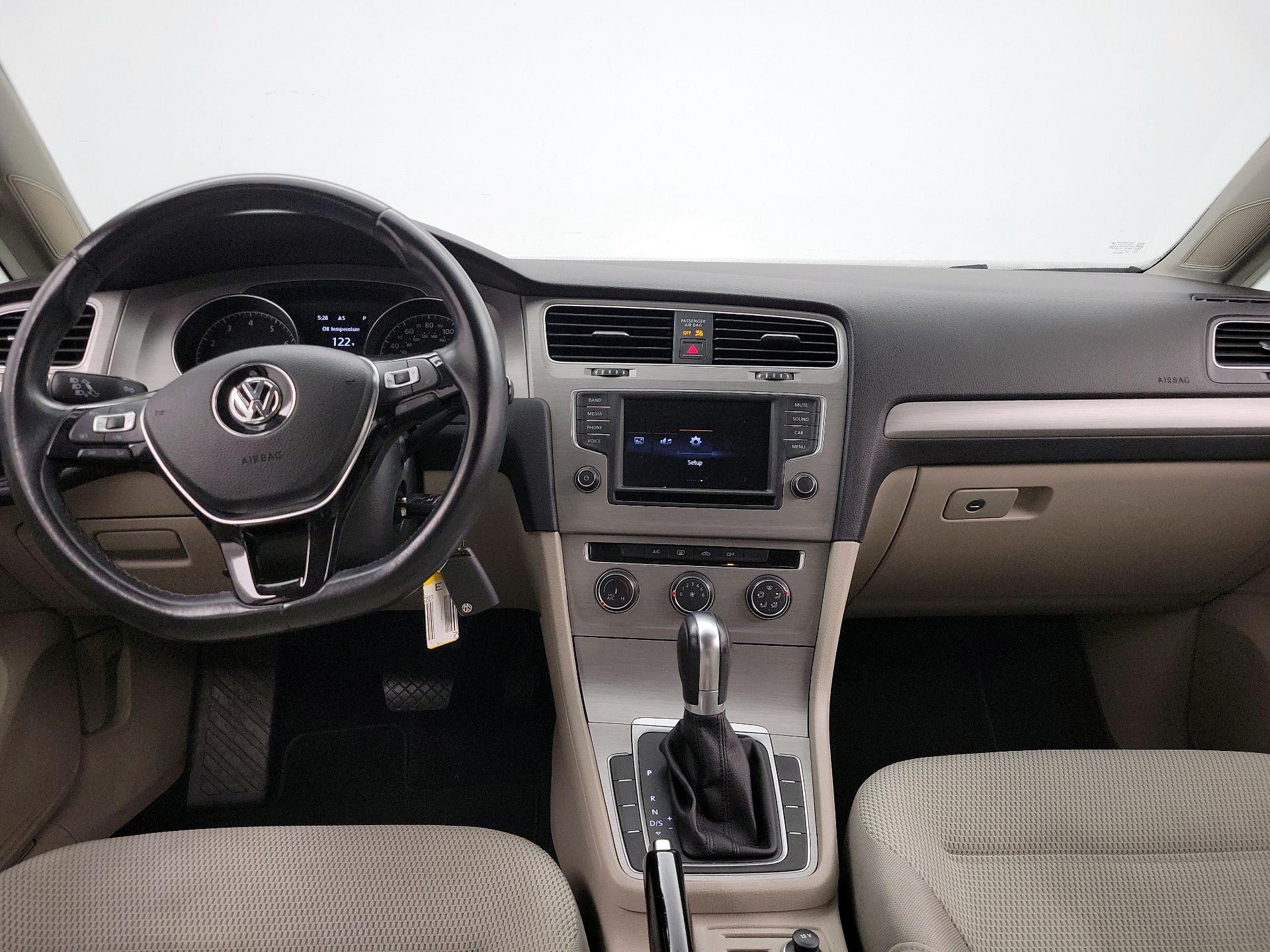 Thumbnail: 2016 Volkswagen Golf - 9