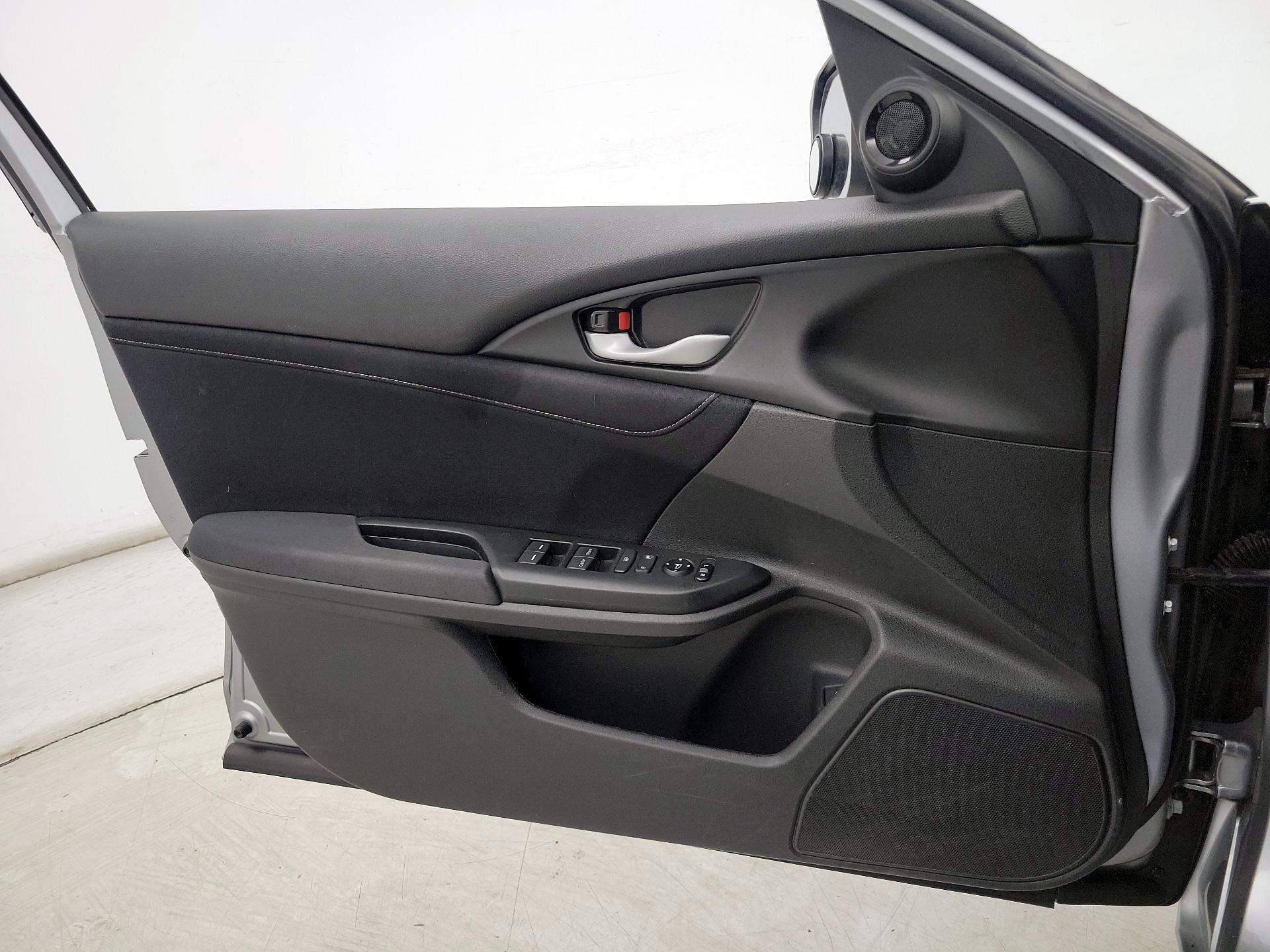 Thumbnail: 2020 Honda Insight - 12