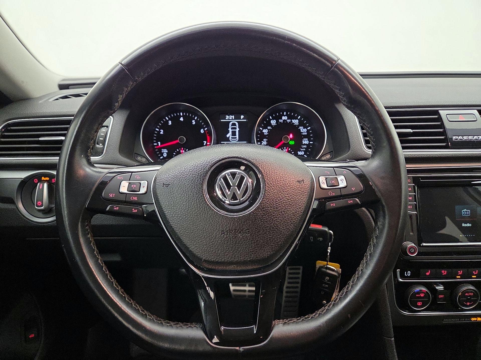 Thumbnail: 2018 Volkswagen Passat - 10