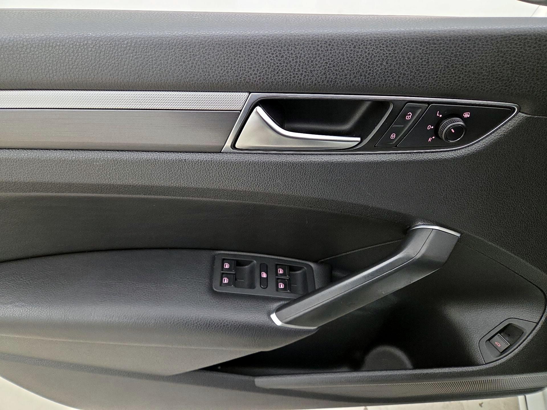 Thumbnail: 2018 Volkswagen Passat - 12