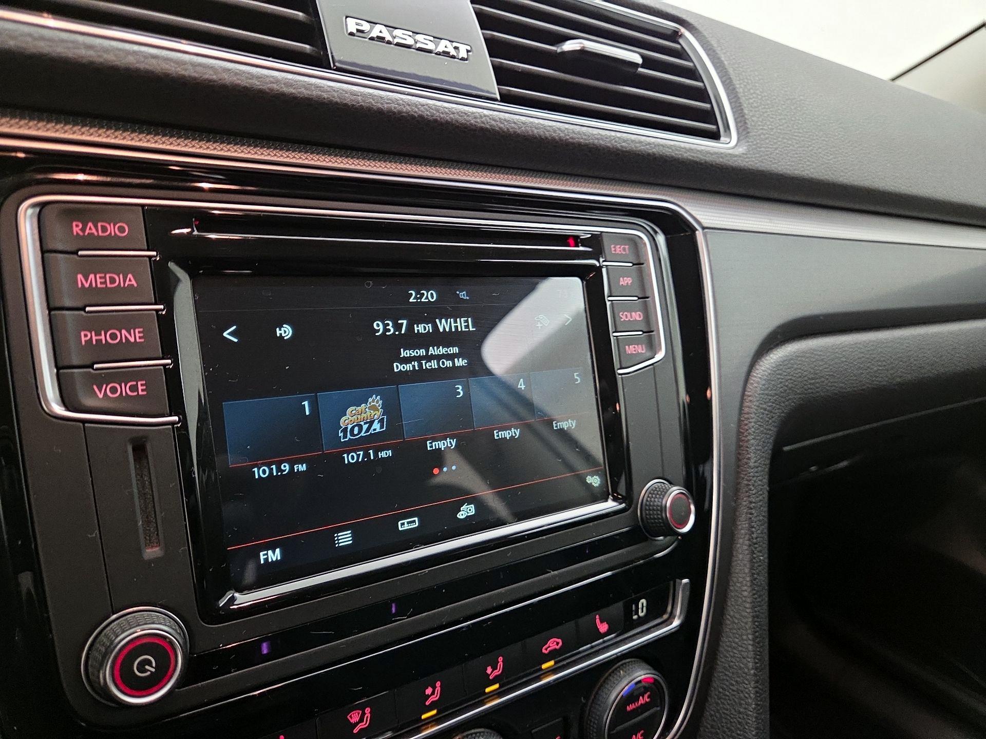 Thumbnail: 2018 Volkswagen Passat - 15