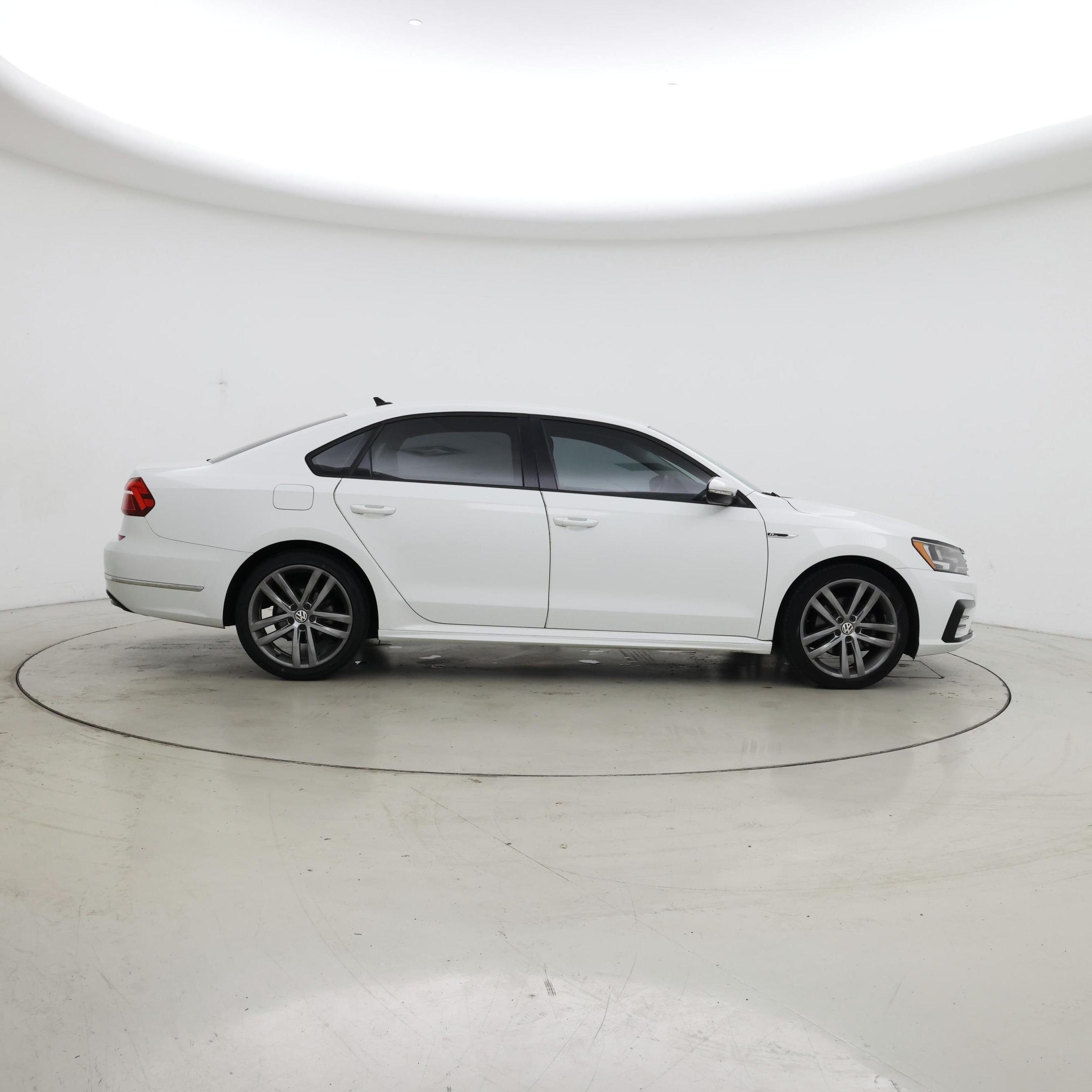 Thumbnail: 2018 Volkswagen Passat - 7