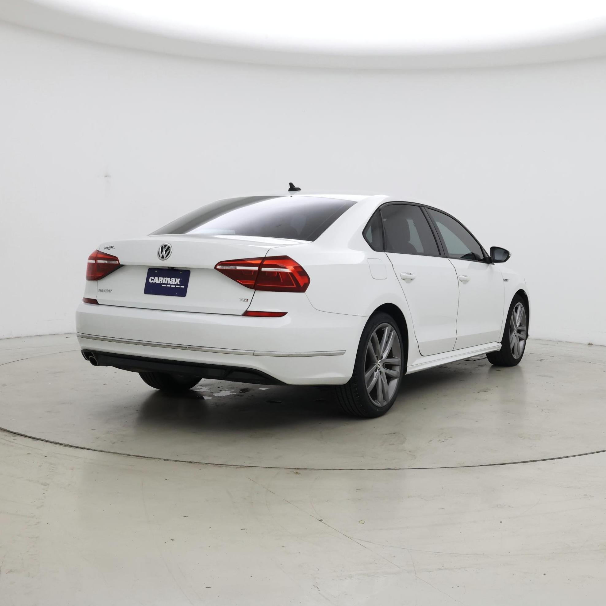 Thumbnail: 2018 Volkswagen Passat - 8