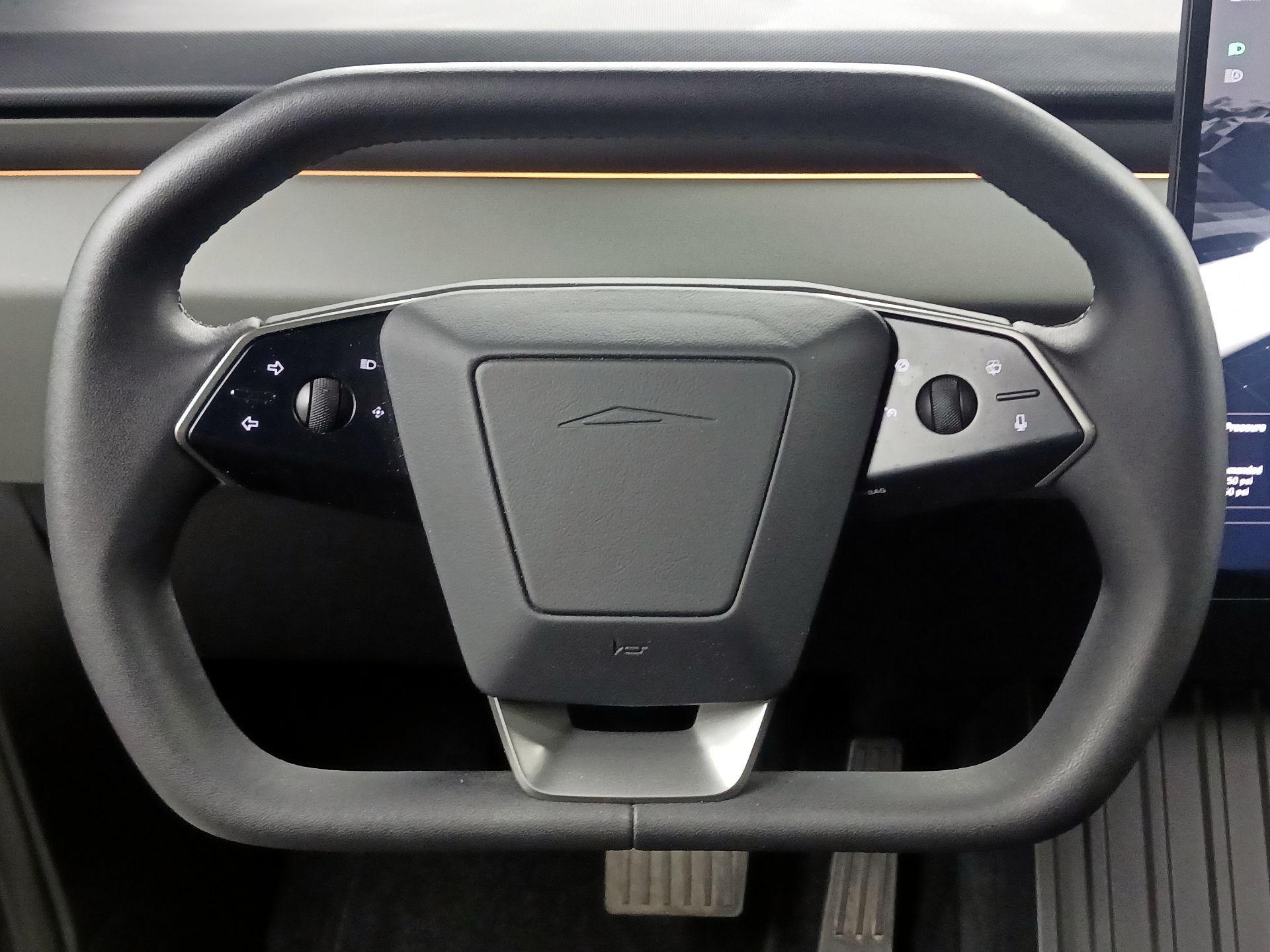 Thumbnail: 2025 Tesla Cybertruck - 10