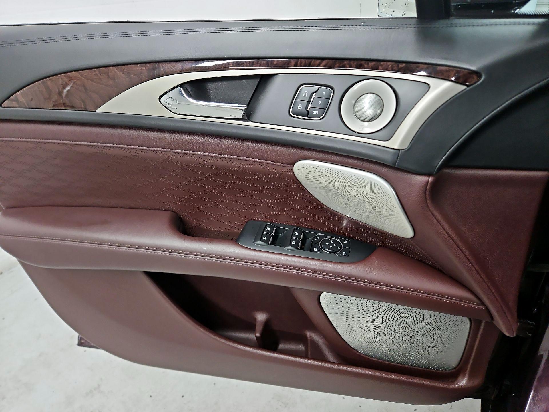 Thumbnail: 2017 Lincoln MKZ - 12
