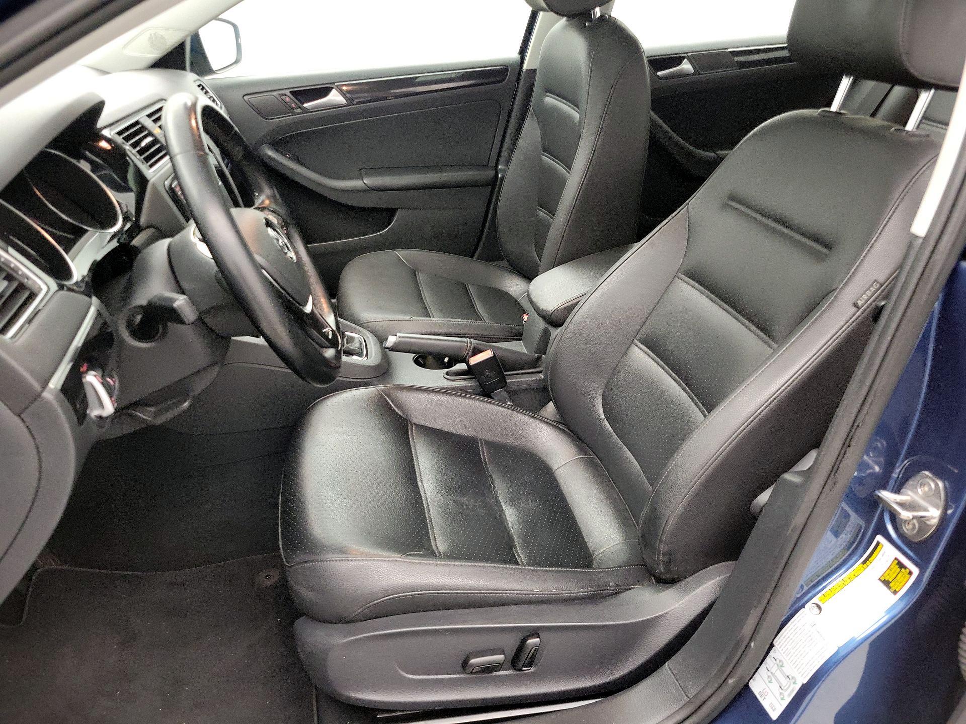 Thumbnail: 2017 Volkswagen Jetta - 11