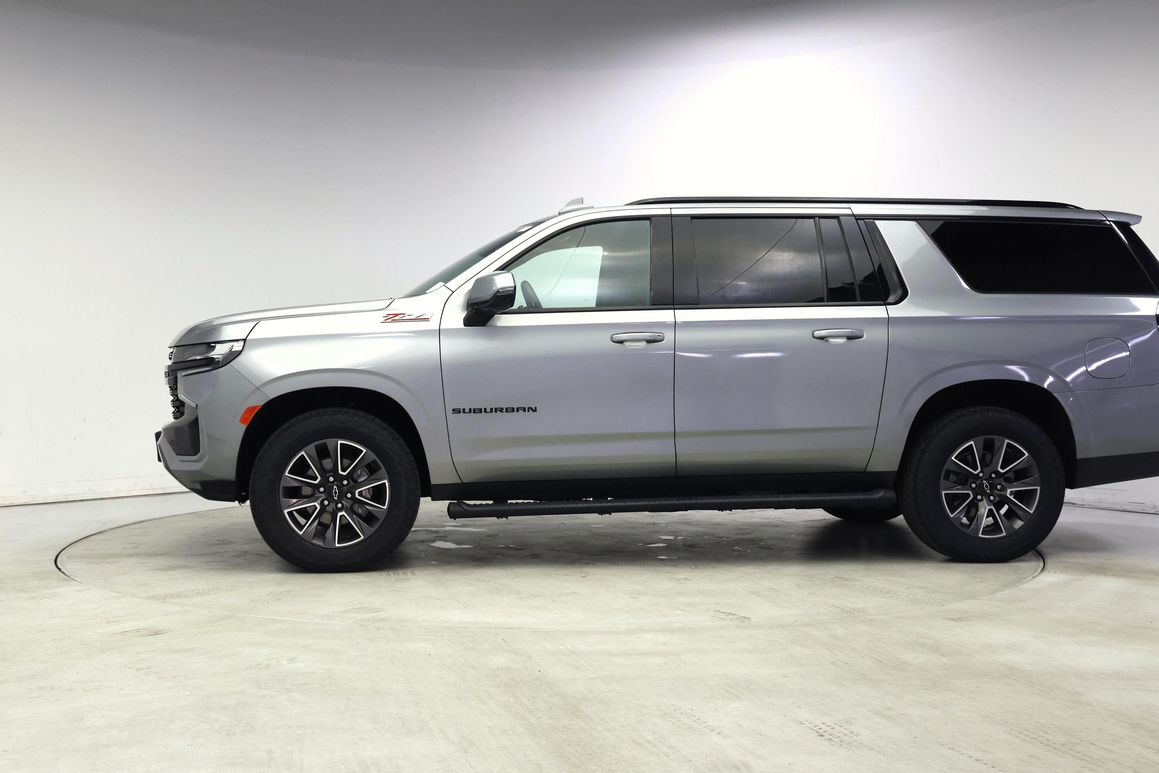 Thumbnail: 2023 Chevrolet Suburban - 3