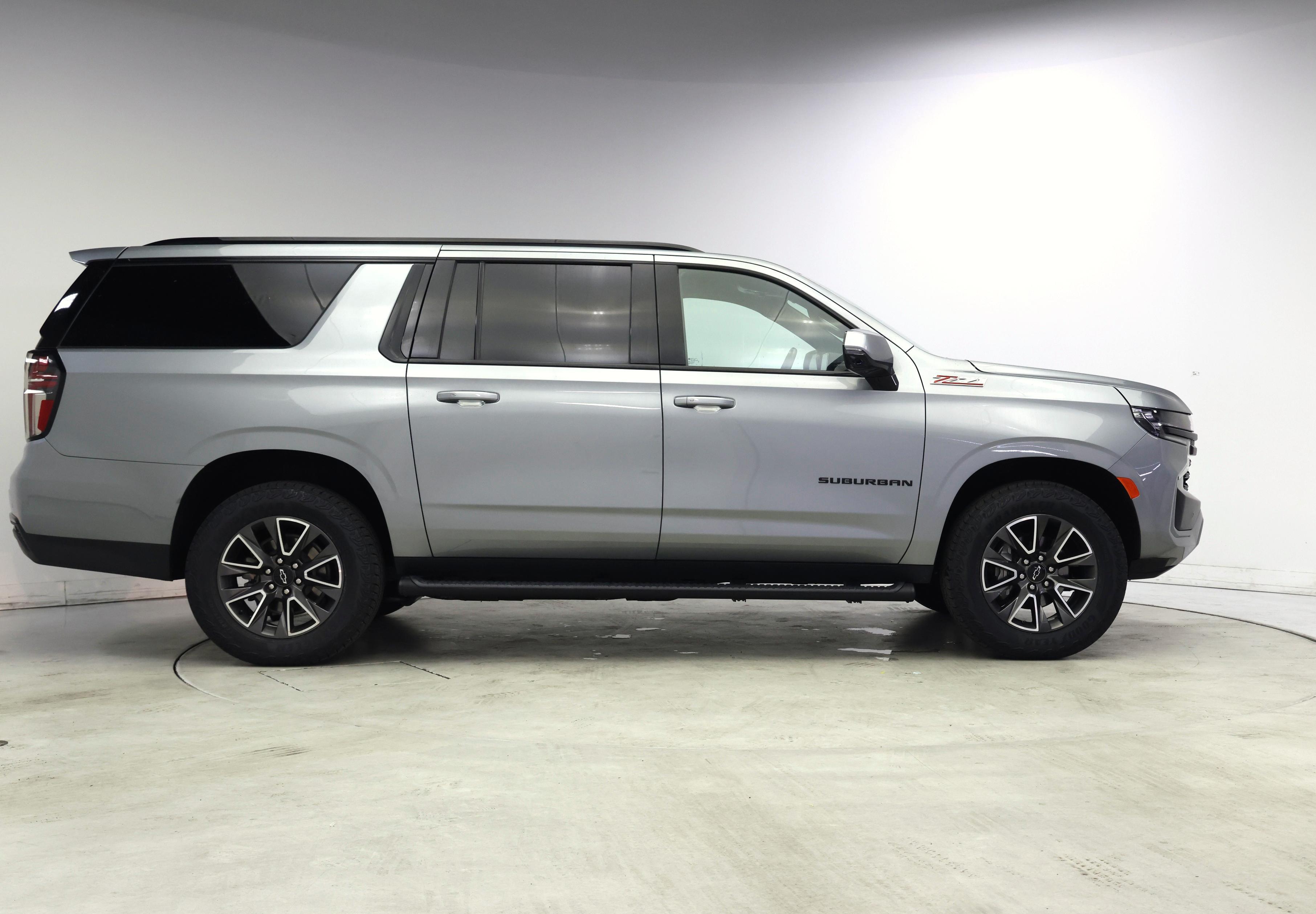 Thumbnail: 2023 Chevrolet Suburban - 7