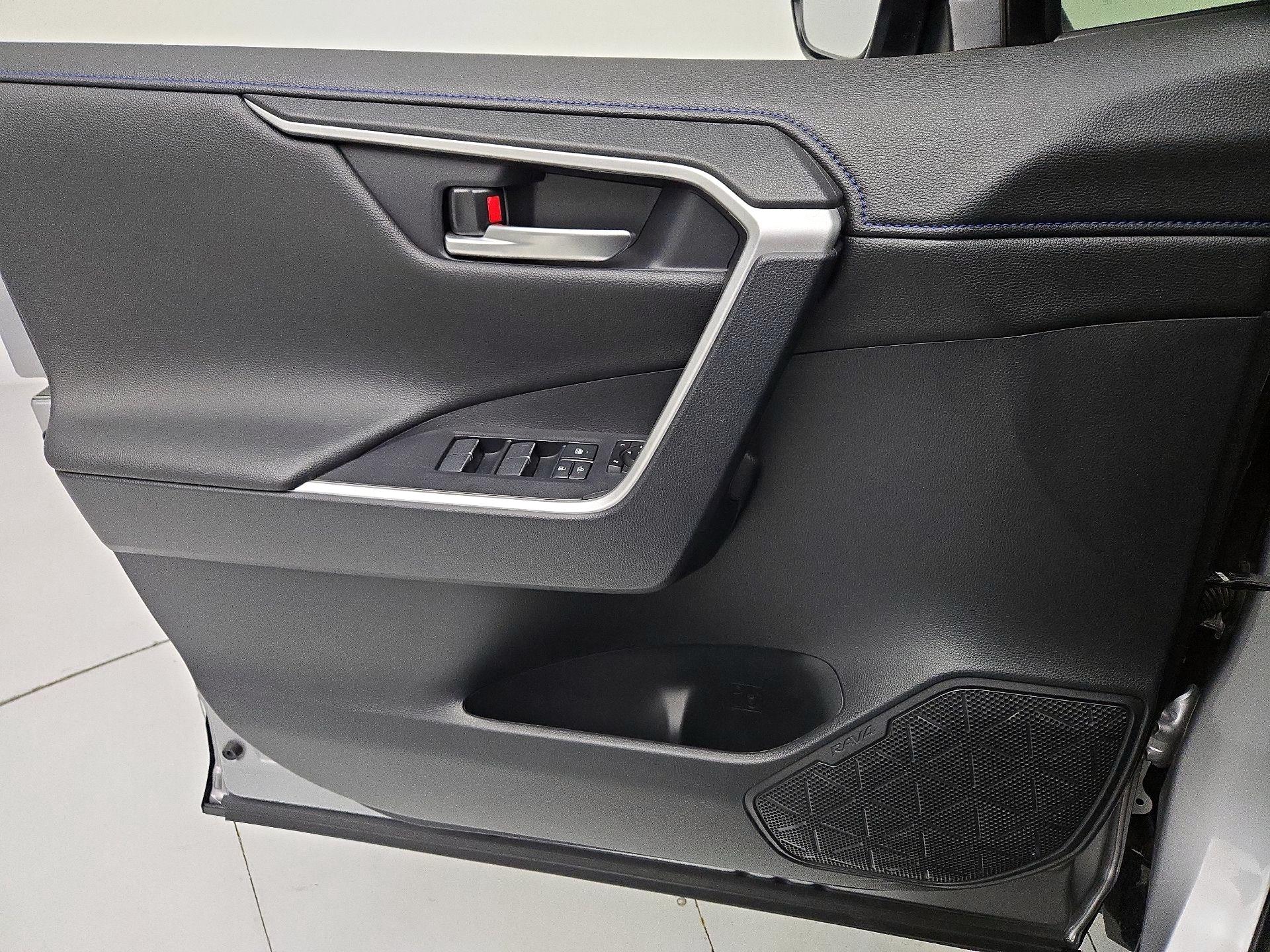 Thumbnail: 2025 Toyota RAV4 - 12