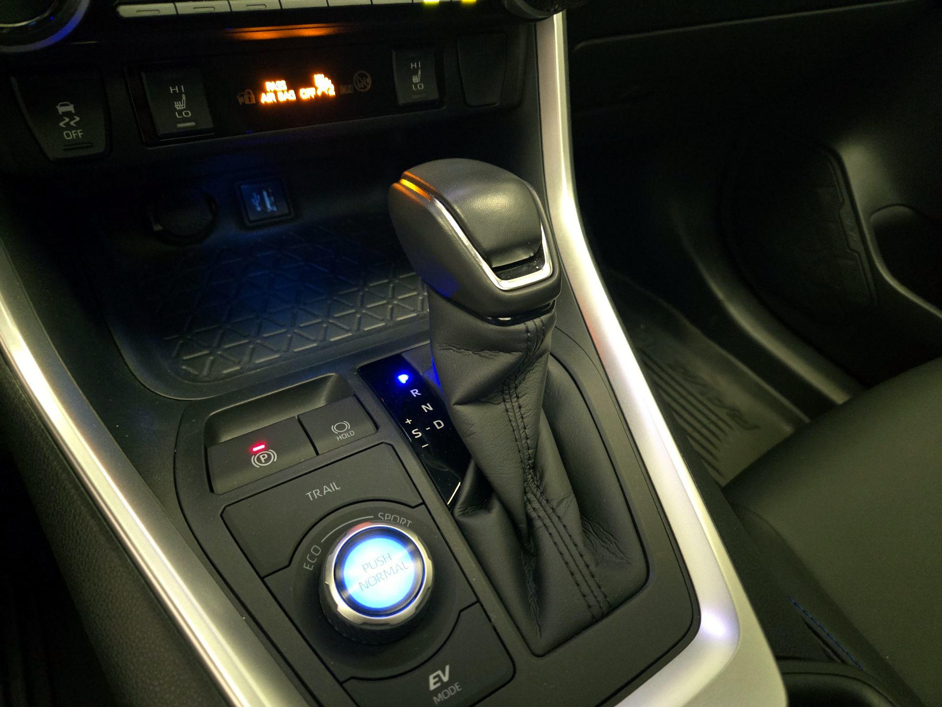 Thumbnail: 2025 Toyota RAV4 - 17
