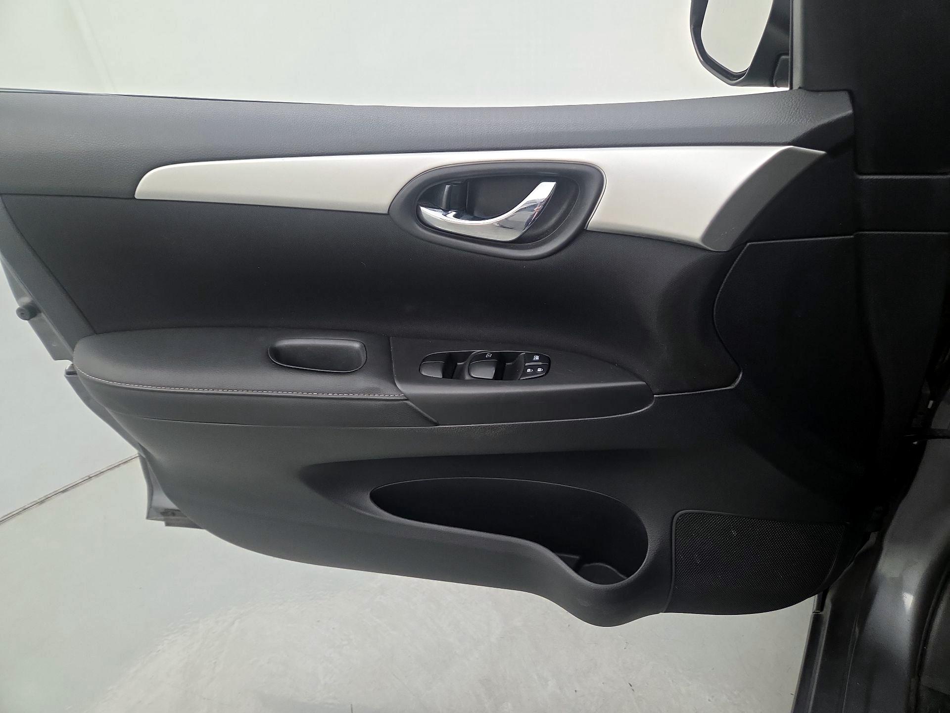 Thumbnail: 2019 Nissan Sentra - 12