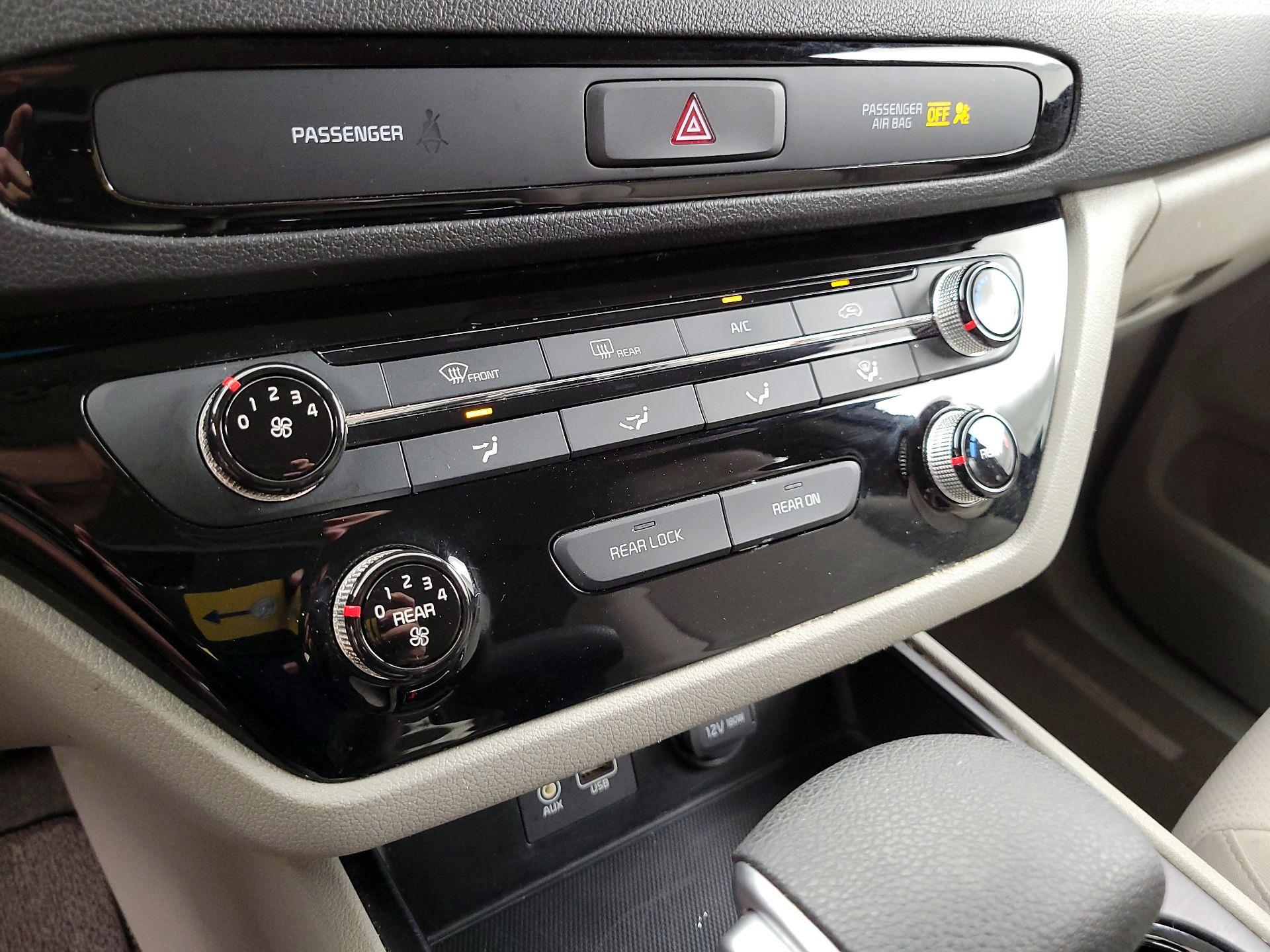 Thumbnail: 2019 Kia Sedona - 16