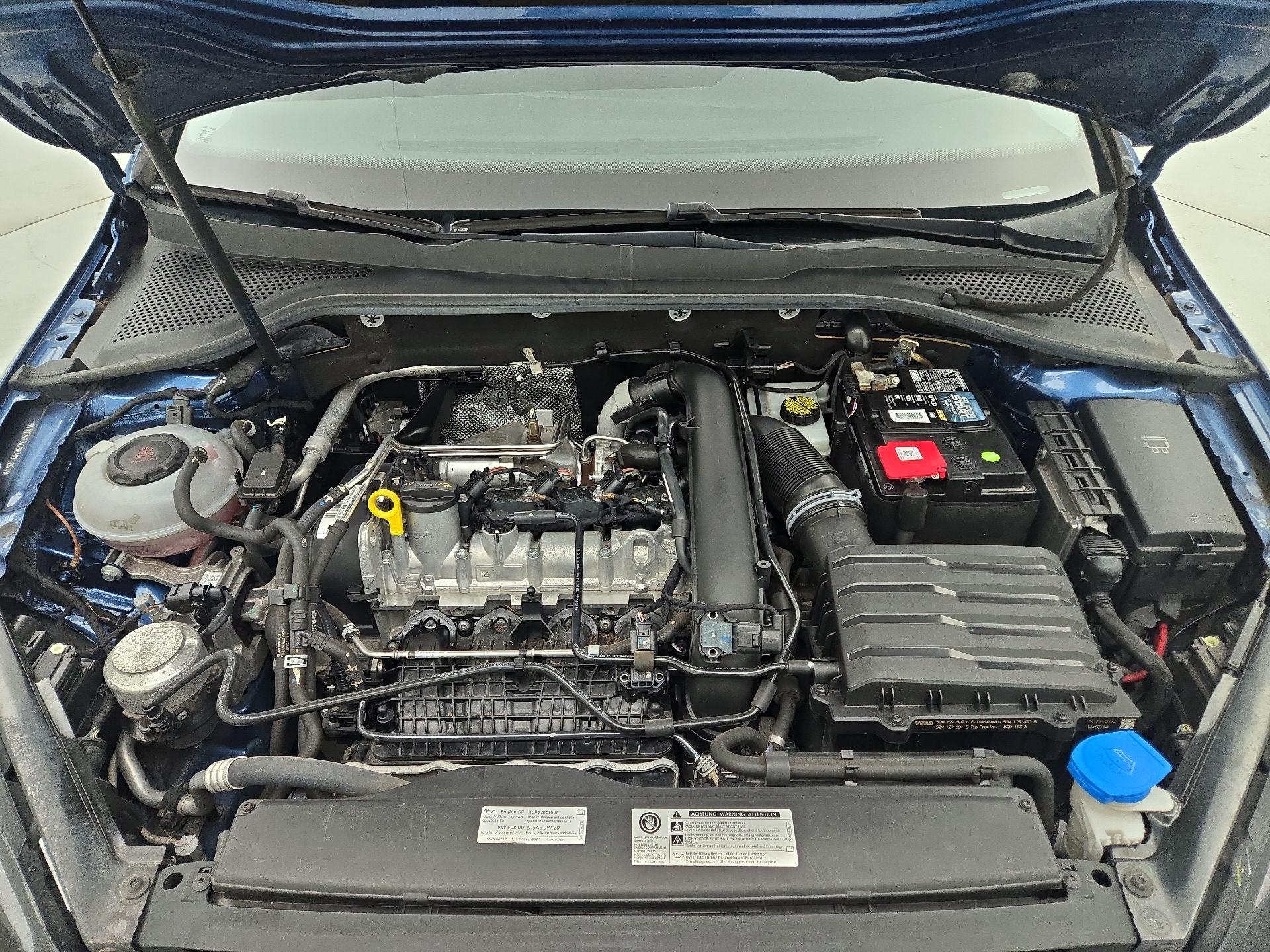 Thumbnail: 2019 Volkswagen Golf - 20