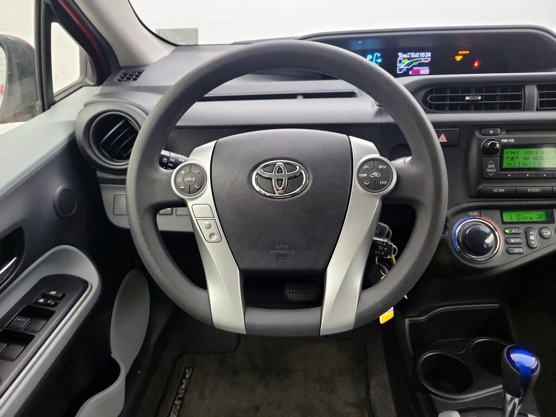 Thumbnail: 2014 Toyota Prius c - 10