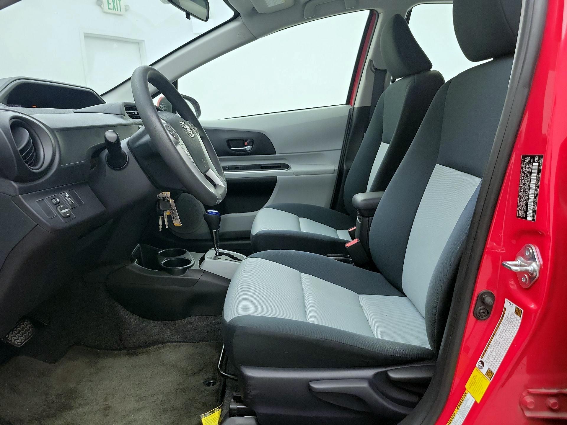 Thumbnail: 2014 Toyota Prius c - 11
