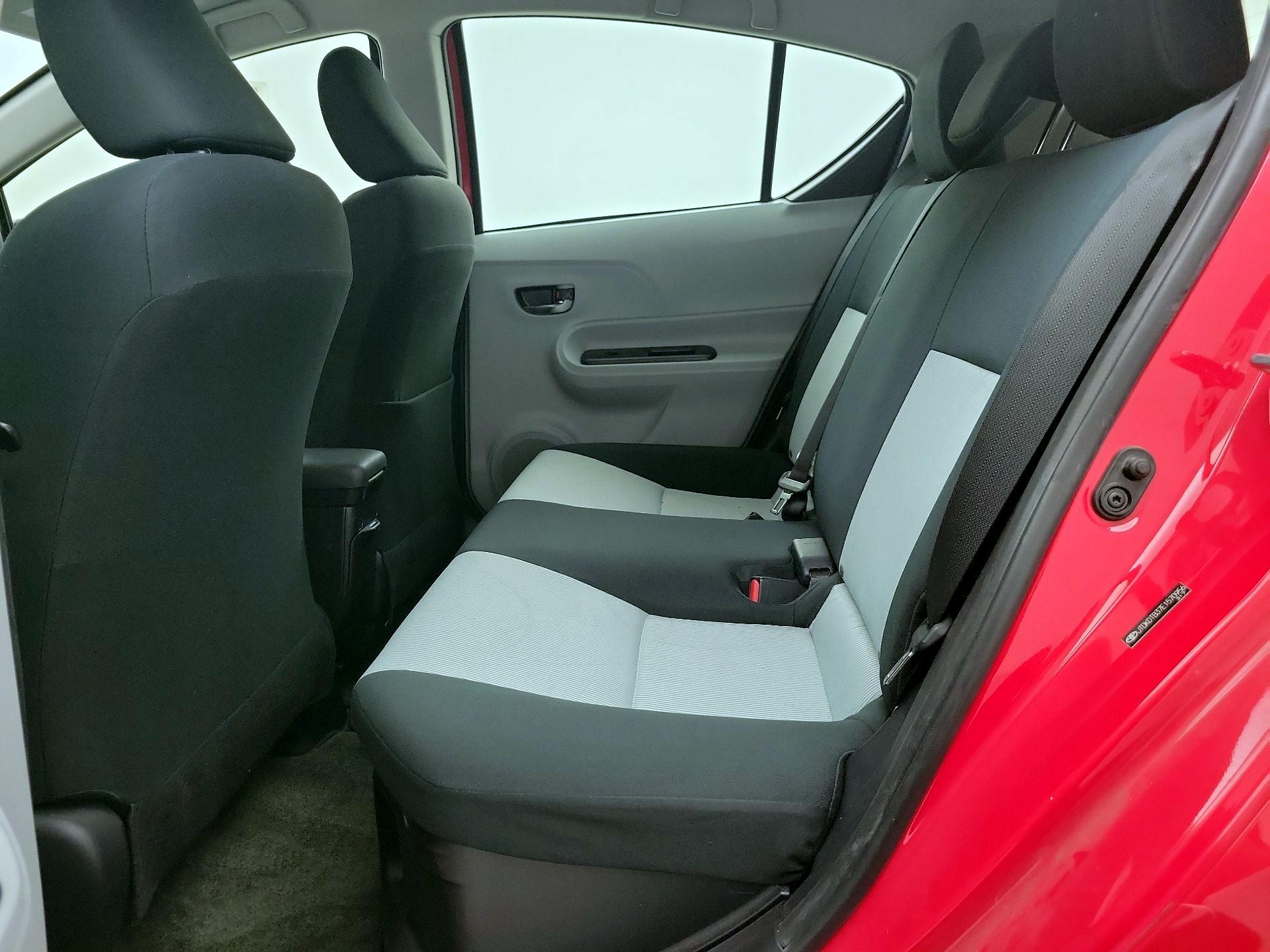 Thumbnail: 2014 Toyota Prius c - 18