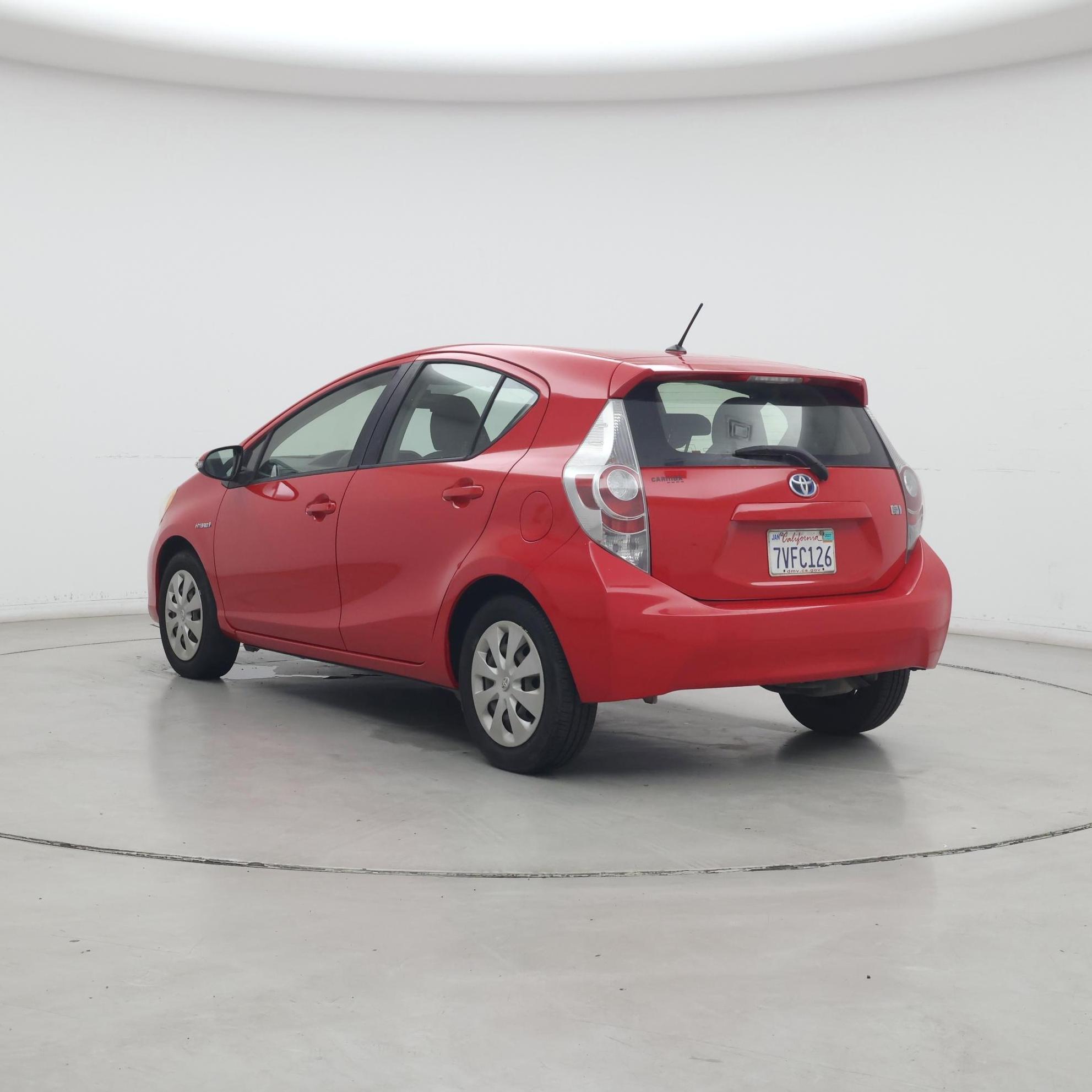 Thumbnail: 2014 Toyota Prius c - 2