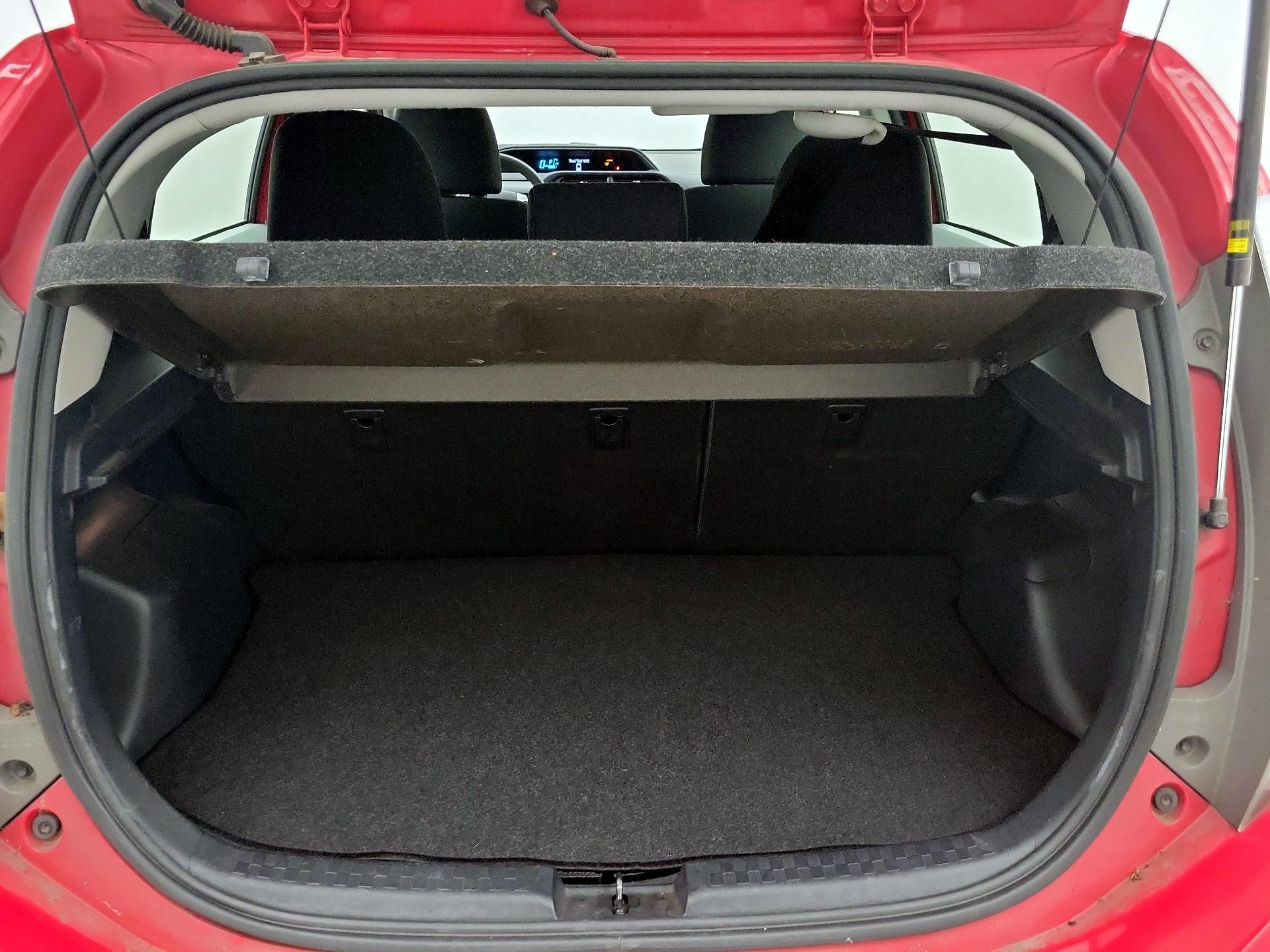 Thumbnail: 2014 Toyota Prius c - 19