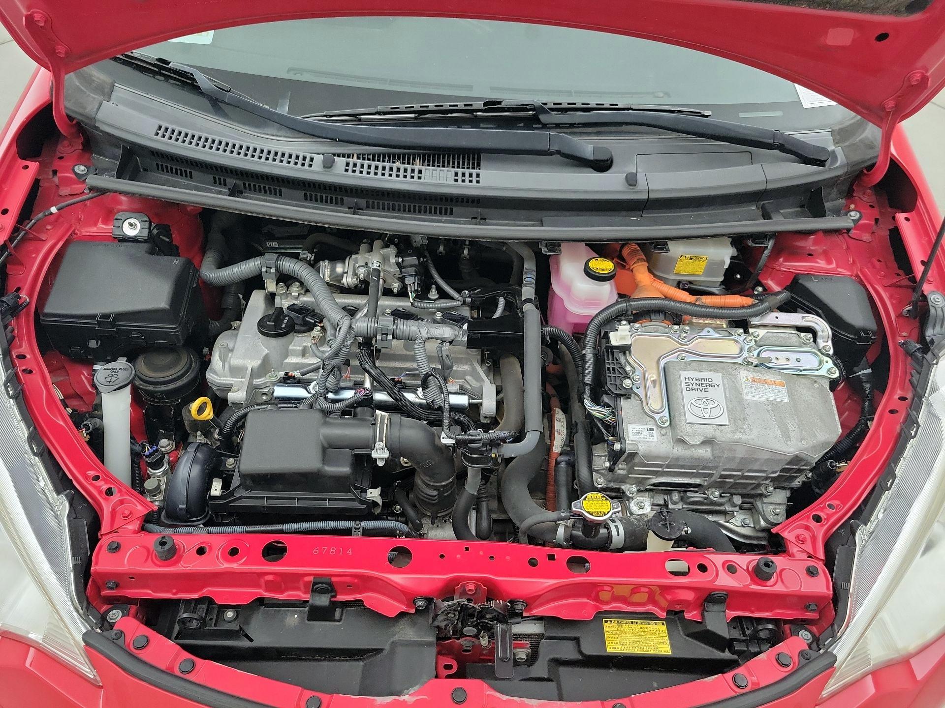 Thumbnail: 2014 Toyota Prius c - 20