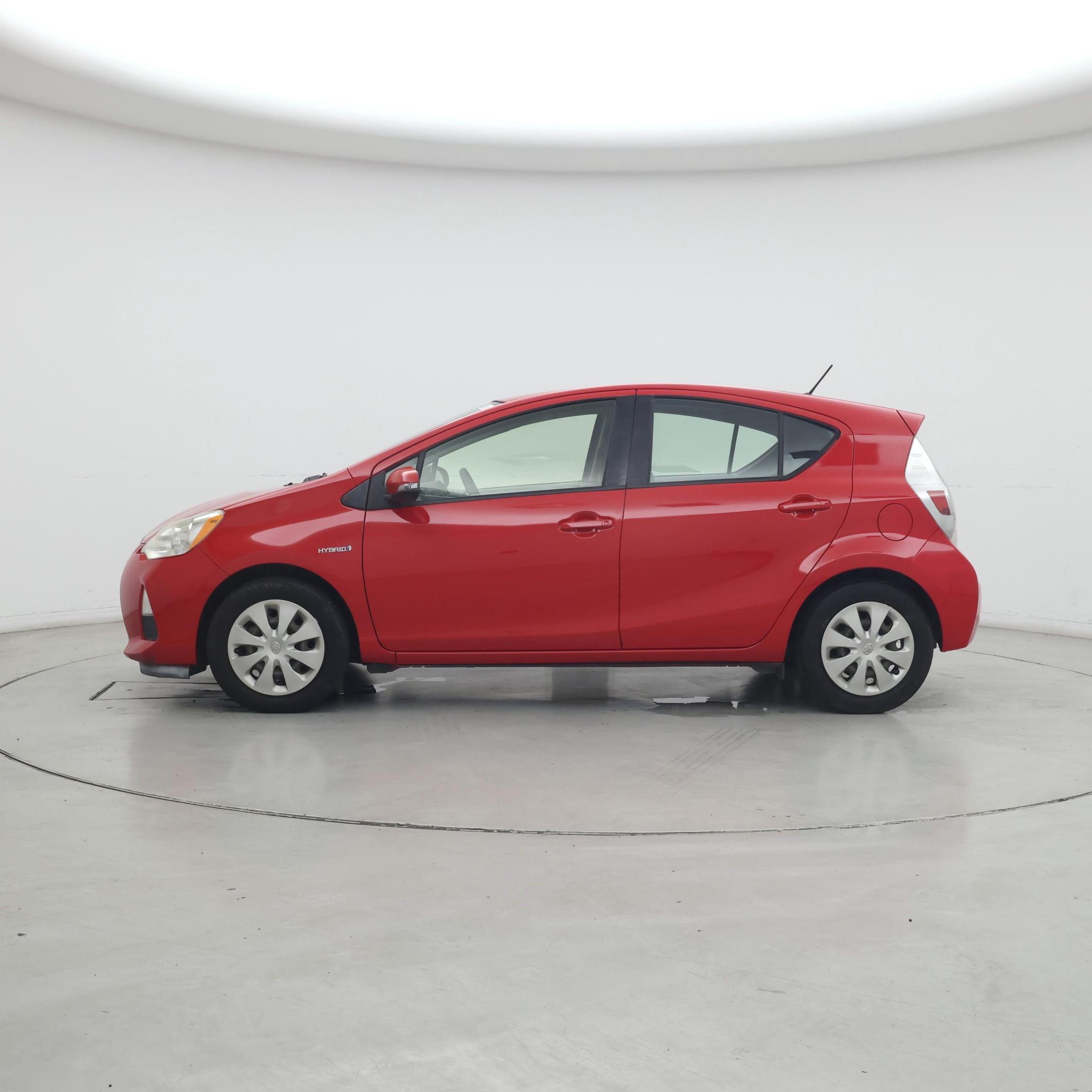 Thumbnail: 2014 Toyota Prius c - 3