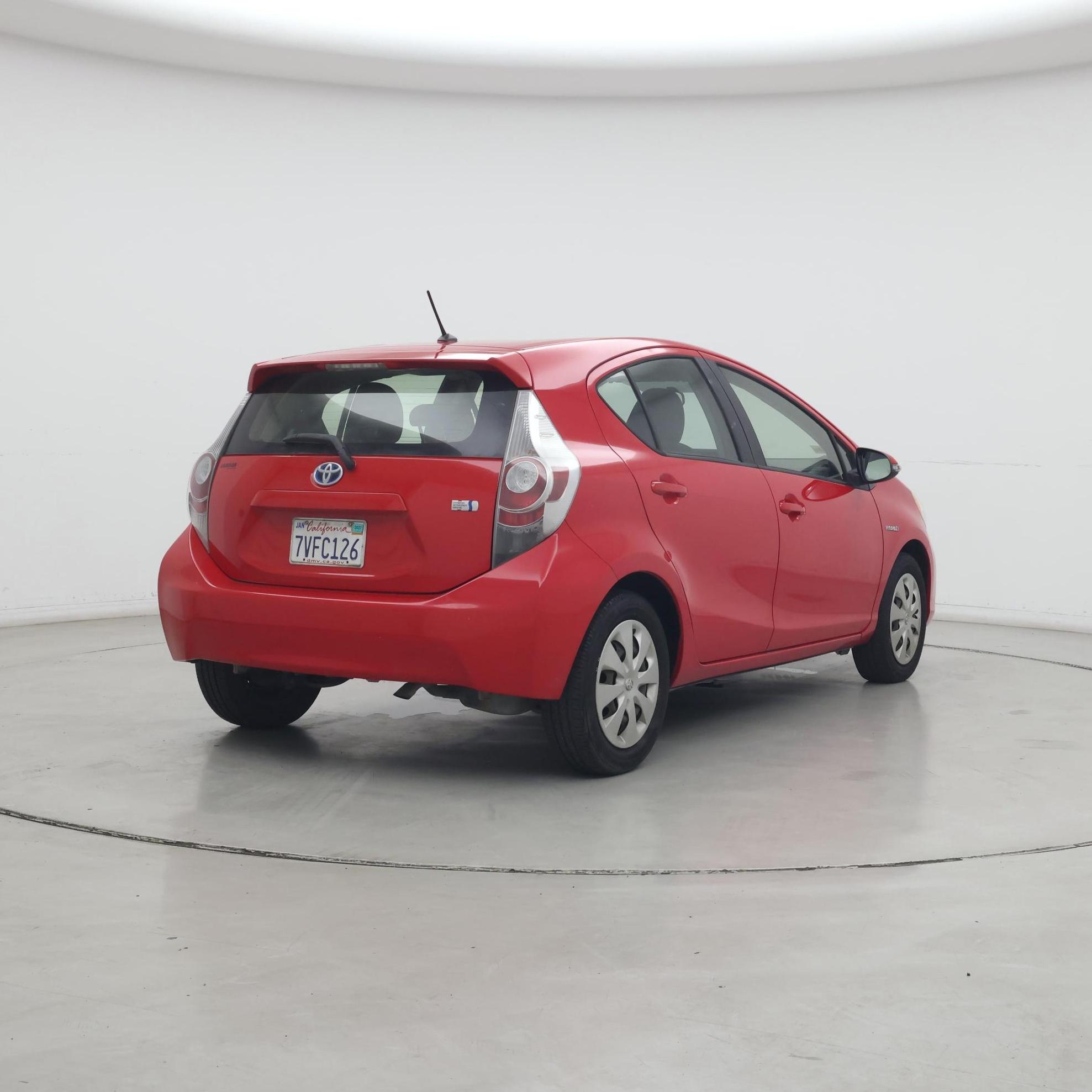 Thumbnail: 2014 Toyota Prius c - 8