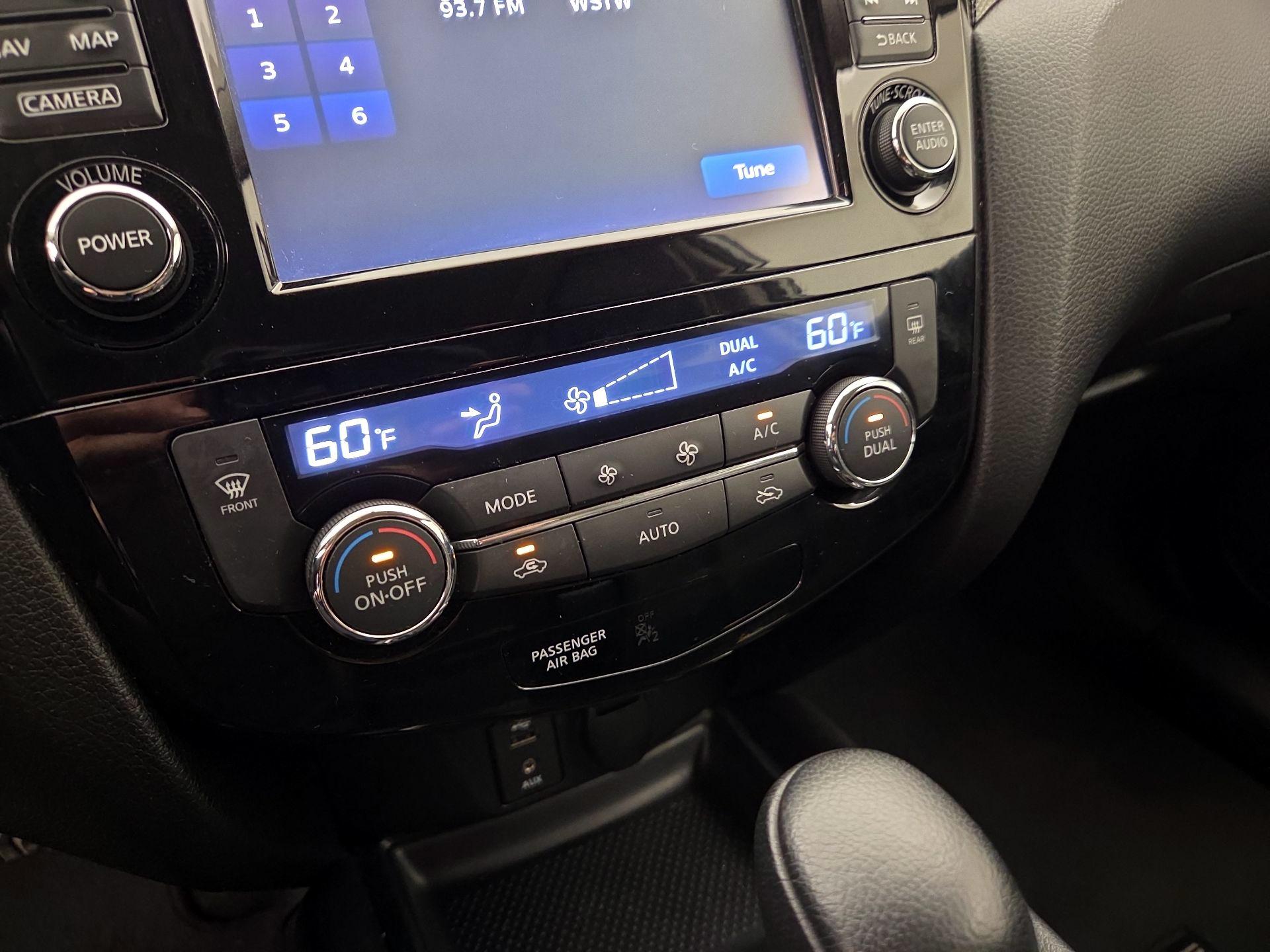 Thumbnail: 2014 Nissan Rogue - 16