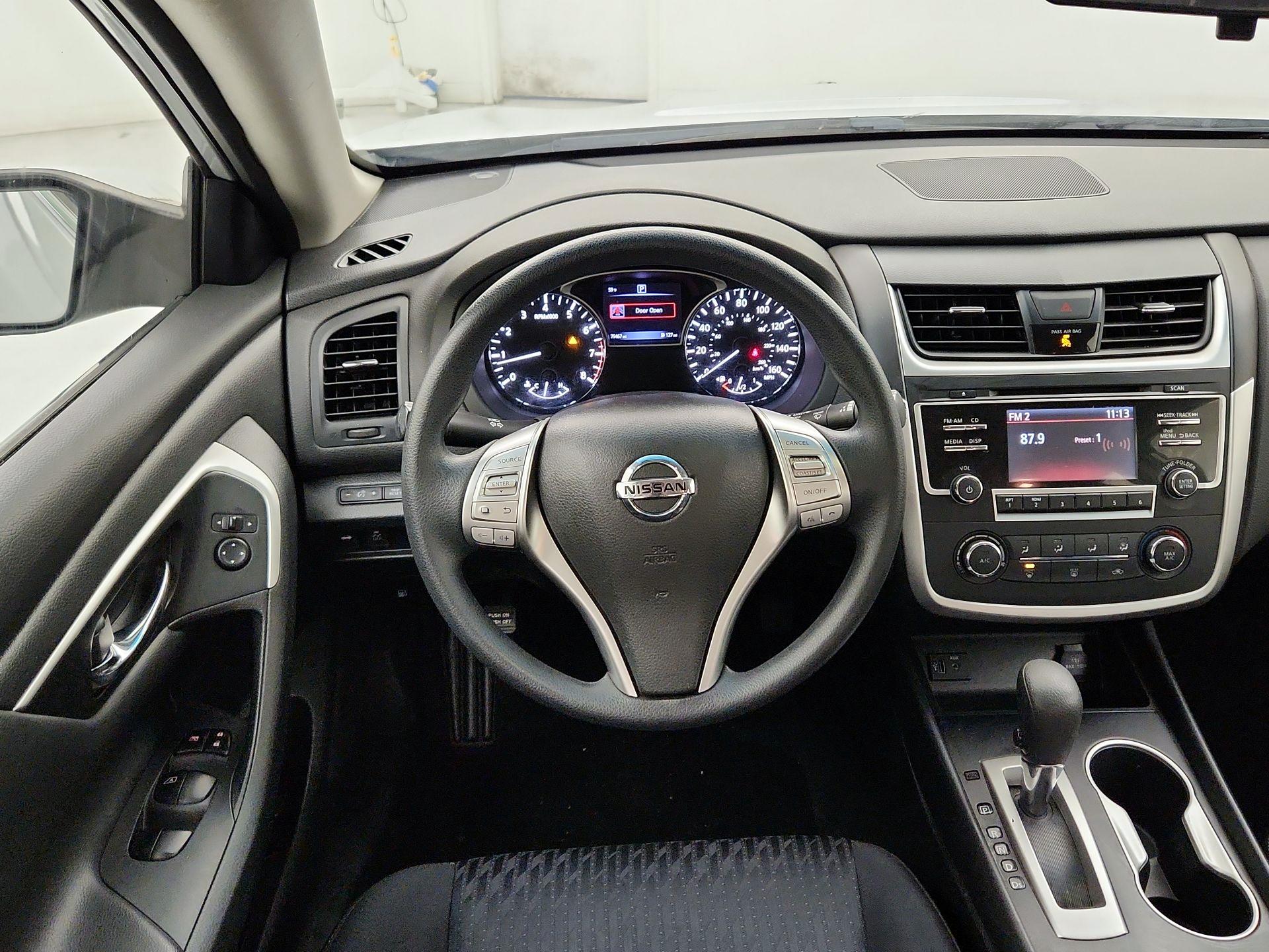 Thumbnail: 2017 Nissan Altima - 10