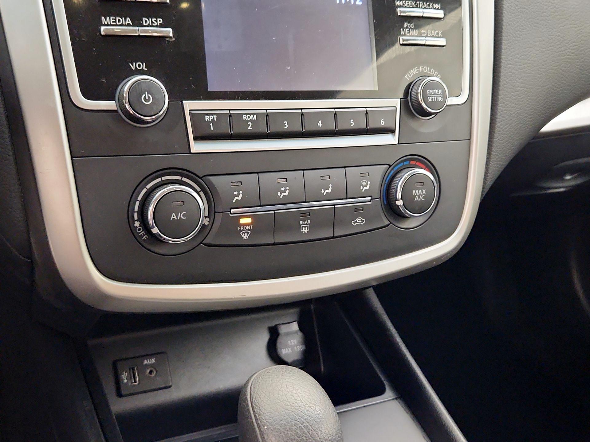 Thumbnail: 2017 Nissan Altima - 16