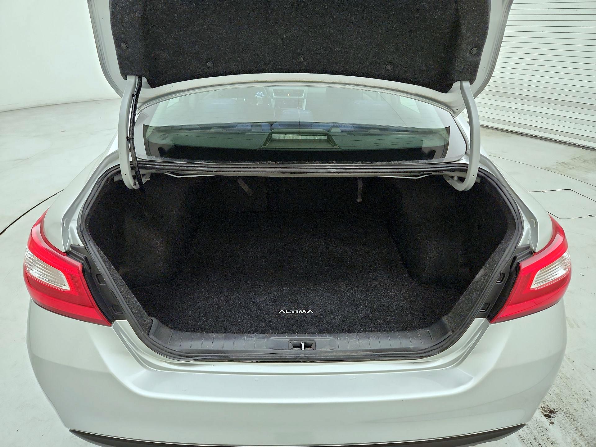Thumbnail: 2017 Nissan Altima - 20