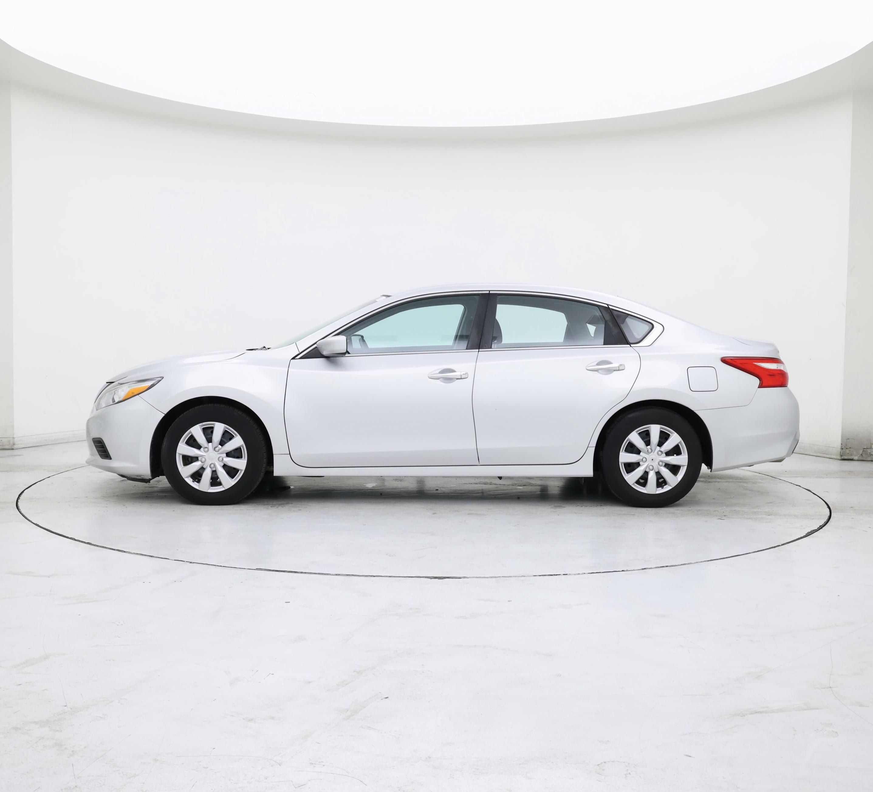 Thumbnail: 2017 Nissan Altima - 3