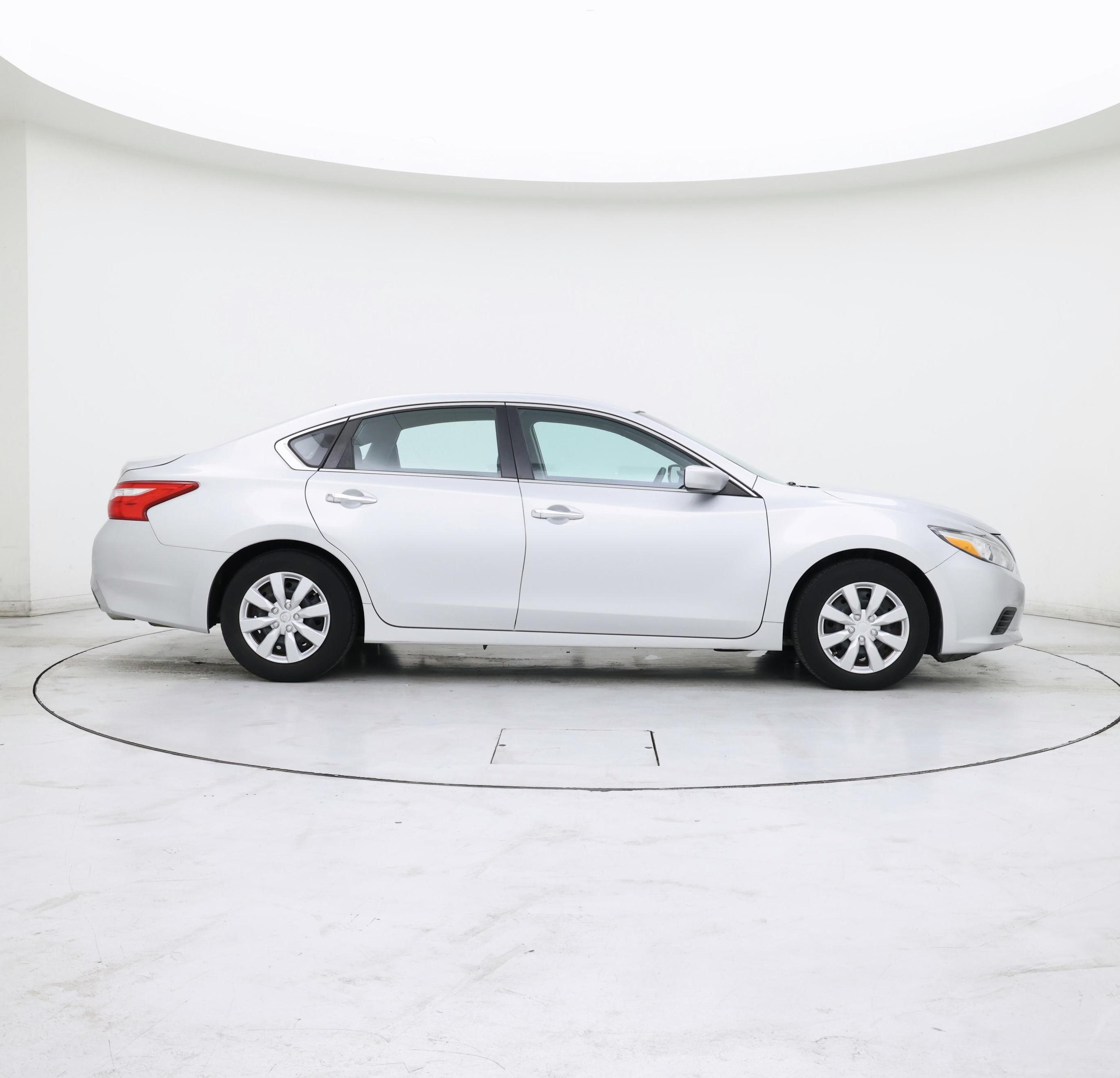Thumbnail: 2017 Nissan Altima - 7