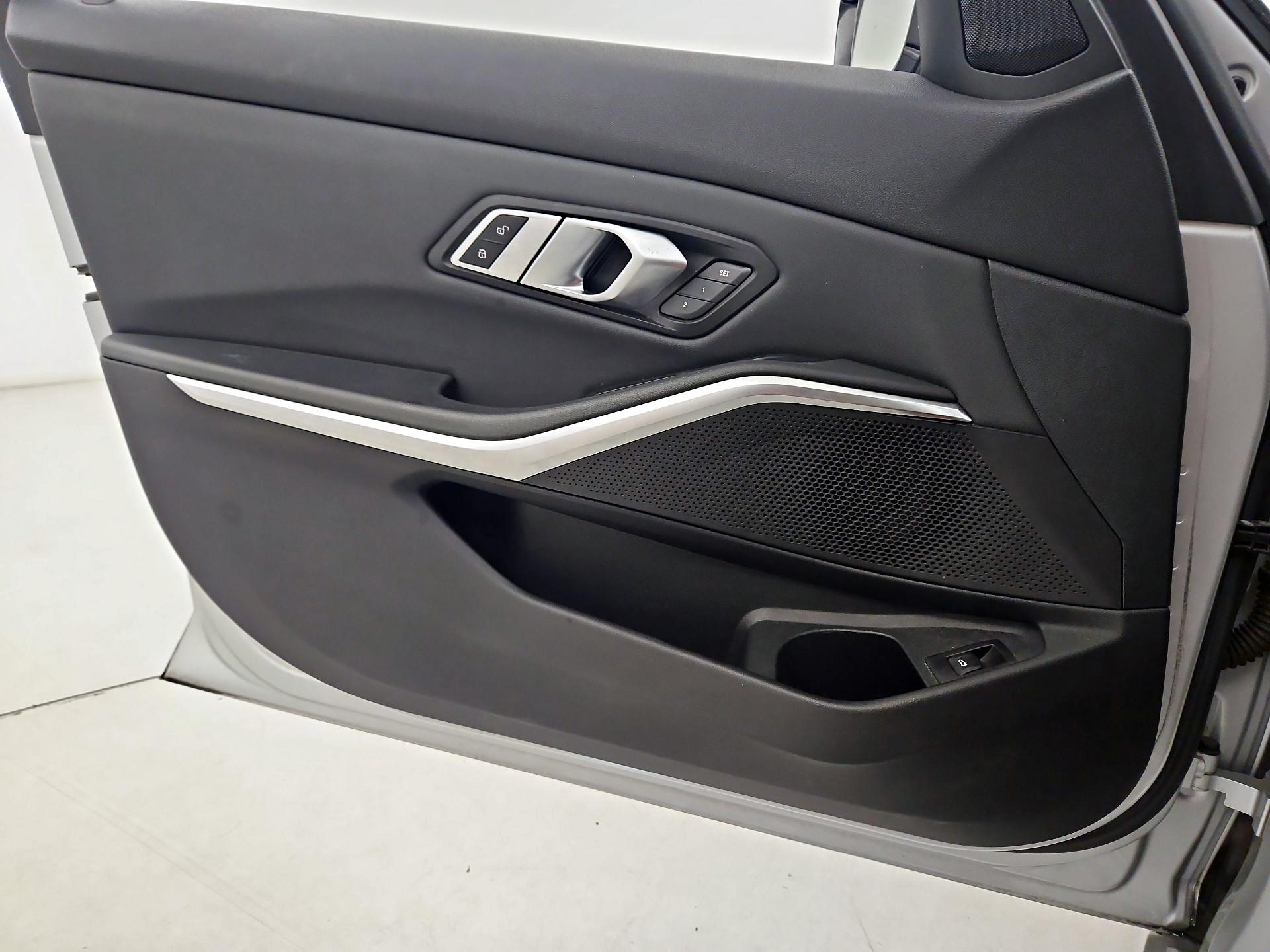 Thumbnail: 2019 BMW 3 Series - 12