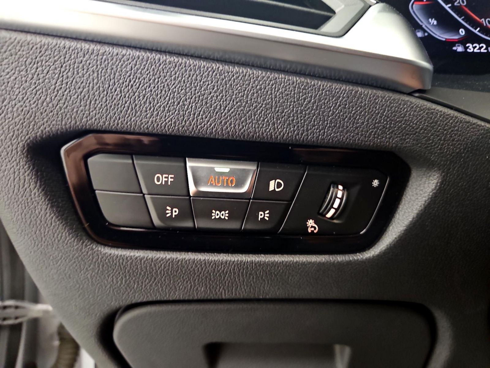 2019 BMW 3 Series 330i - Photo 14